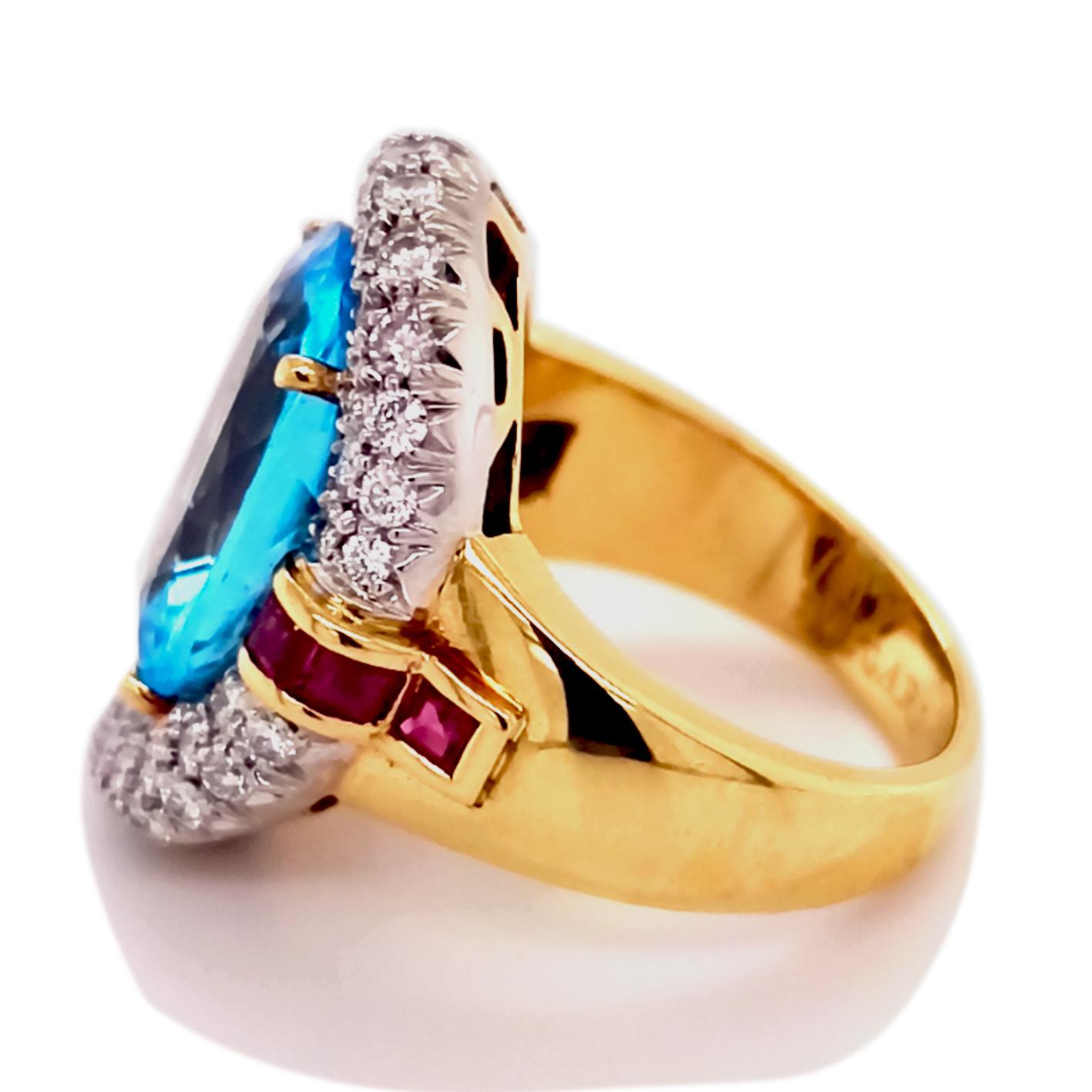 60er Jahre Bulgari Goldring mit blauem Topas, Diamanten und Rubinen im Zustand „Hervorragend“ im Angebot in Valenza, IT
