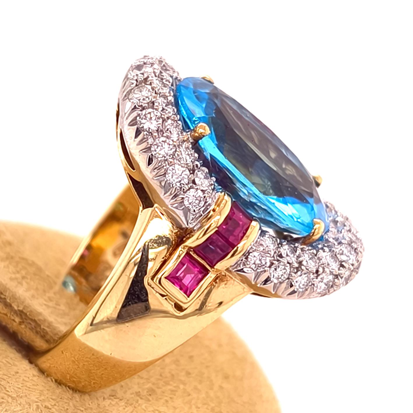 60er Jahre Bulgari Goldring mit blauem Topas, Diamanten und Rubinen im Angebot 1