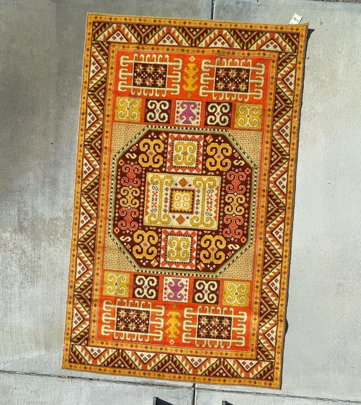 Provenant d'une collection folle qui a été conservée pendant des décennies !
Tous les nouveaux tapis vintage des années 60/70 UNUSED !

Tapis Rya CASPIAN Channik Rose Jaune Marron

Créateur : Caspian

100% Authentique ! !!



Condit : Nouveau avec