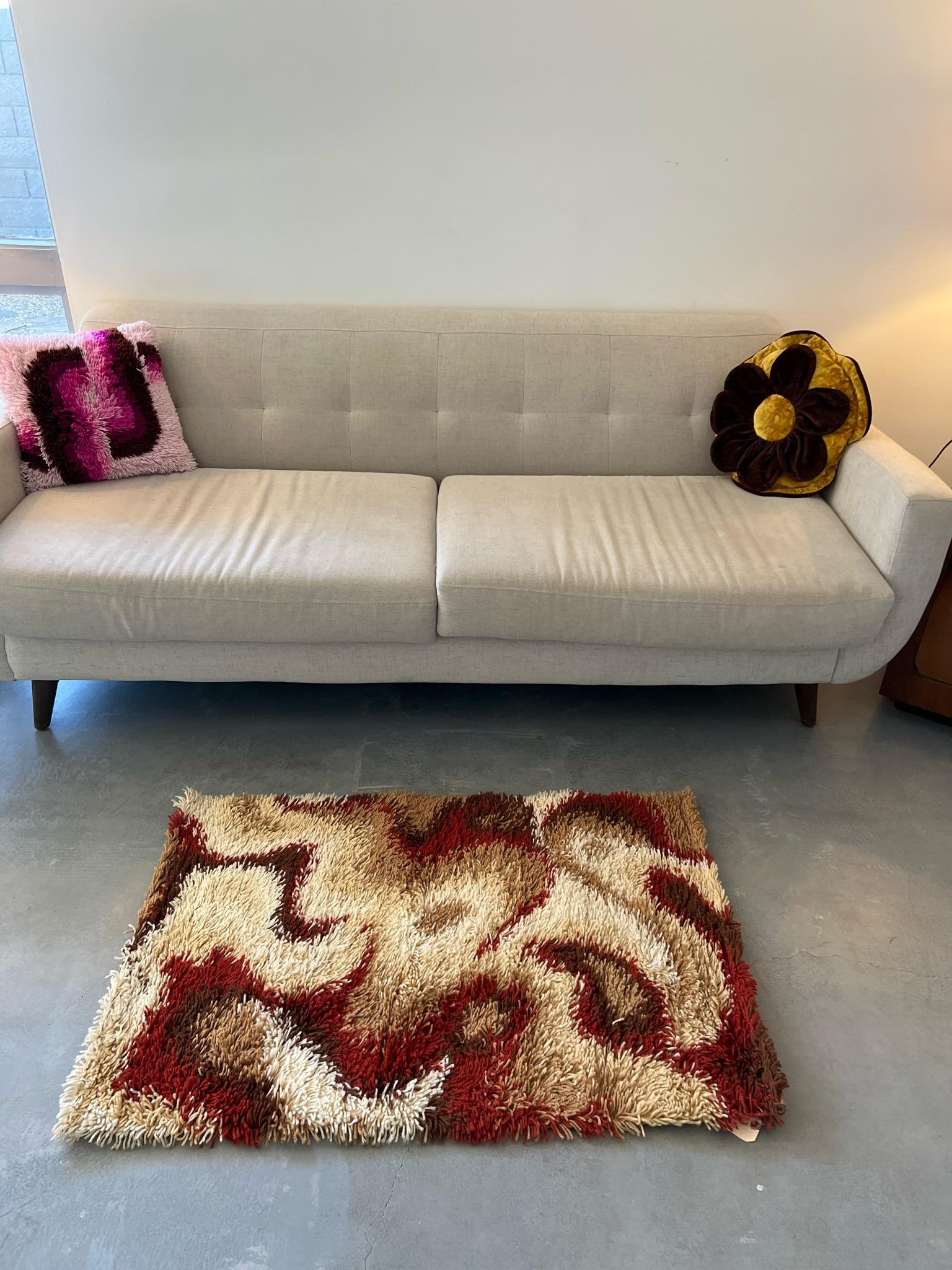 60's DANIA TAEPPER Abstract Wool UNUSED Modern Danish Rya Rug Waves Mid Century In Excellent Condition For Sale In Los Angeles, CA