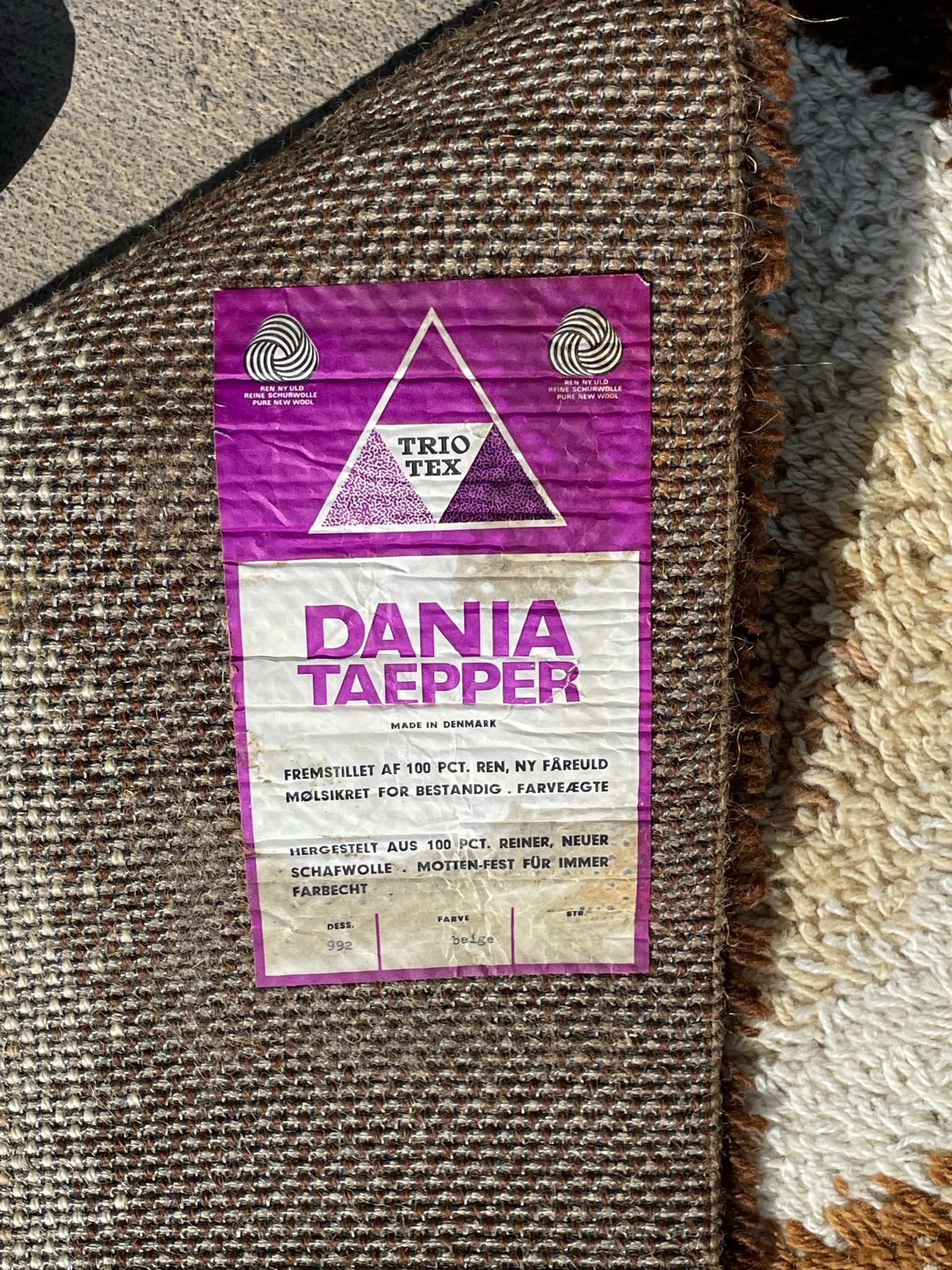 60's DANIA TAEPPER Kreise UNGEBRAUCHT Mid Century Modern Danish Rya Rug Brown Beige (Wolle) im Angebot