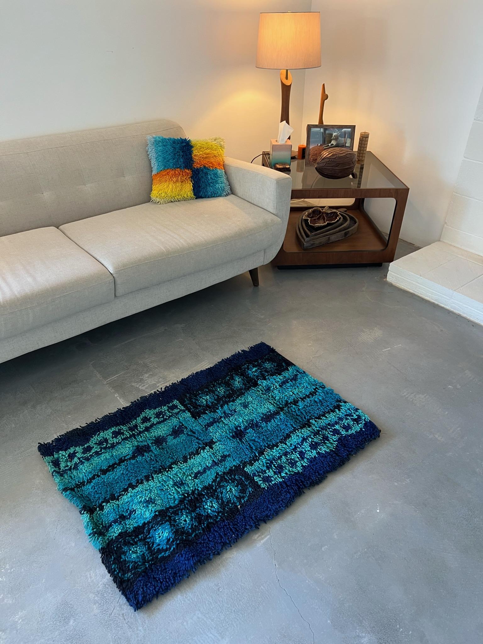 DANIA TAEPPER Mid Century Modern Geometrischer dänischer Blues UNUsed dänischer Rya-Teppich, 60er Jahre im Zustand „Hervorragend“ im Angebot in Los Angeles, CA