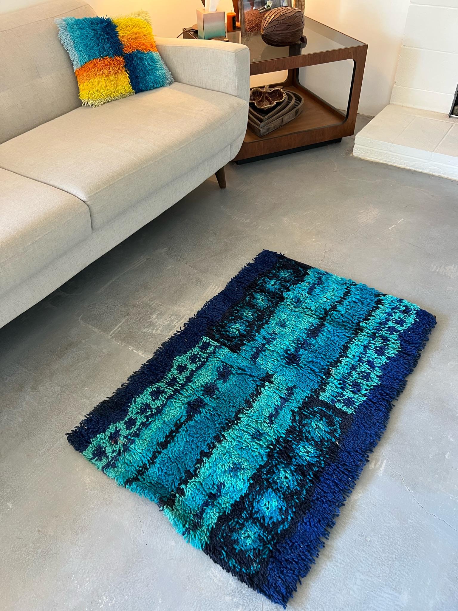 DANIA TAEPPER Mid Century Modern Geometrischer dänischer Blues UNUsed dänischer Rya-Teppich, 60er Jahre im Angebot 1