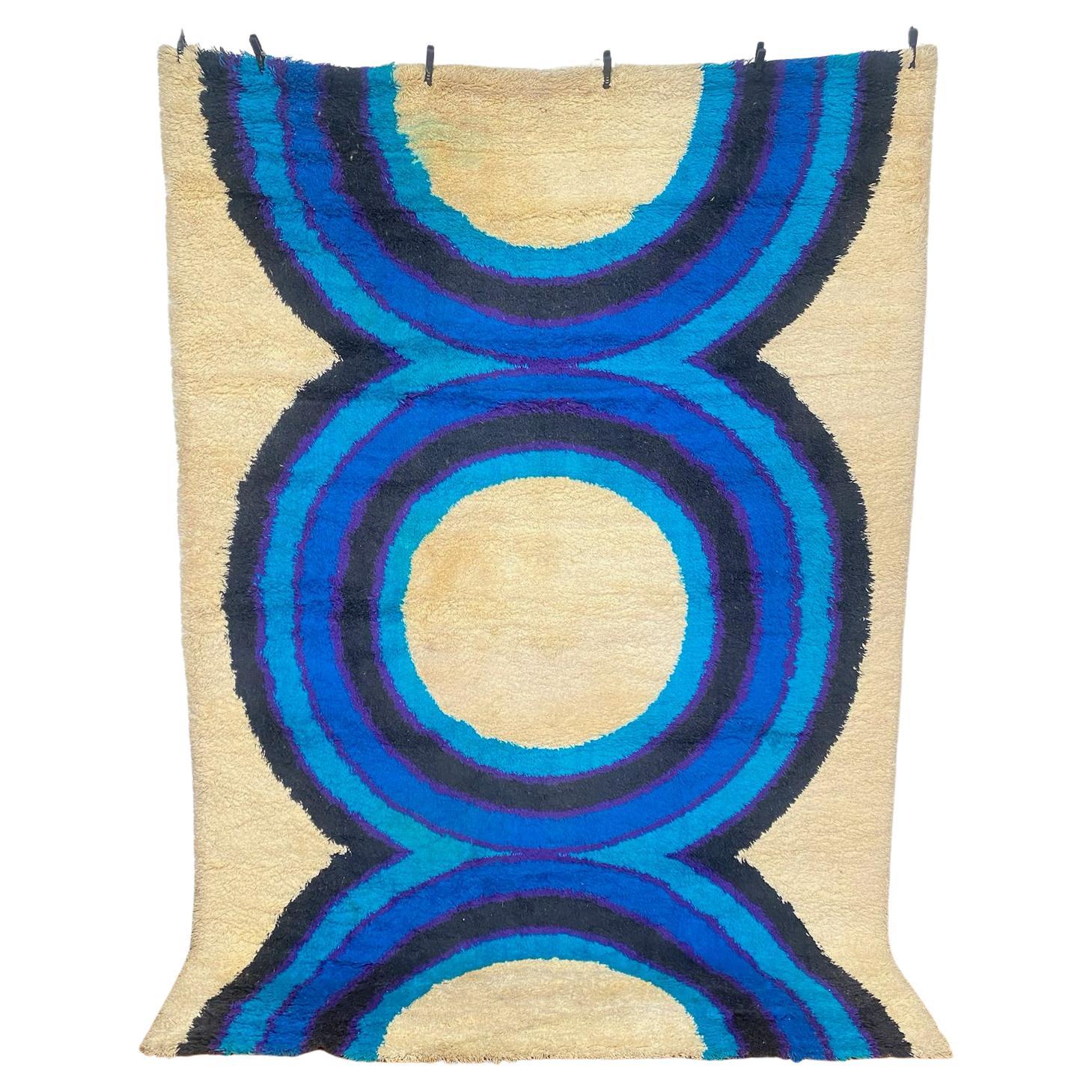 Dania Taepper, années 60, jamais utilisé, style milieu du siècle, tapis danois de type Rya, motif circulaire à fond bleu crème