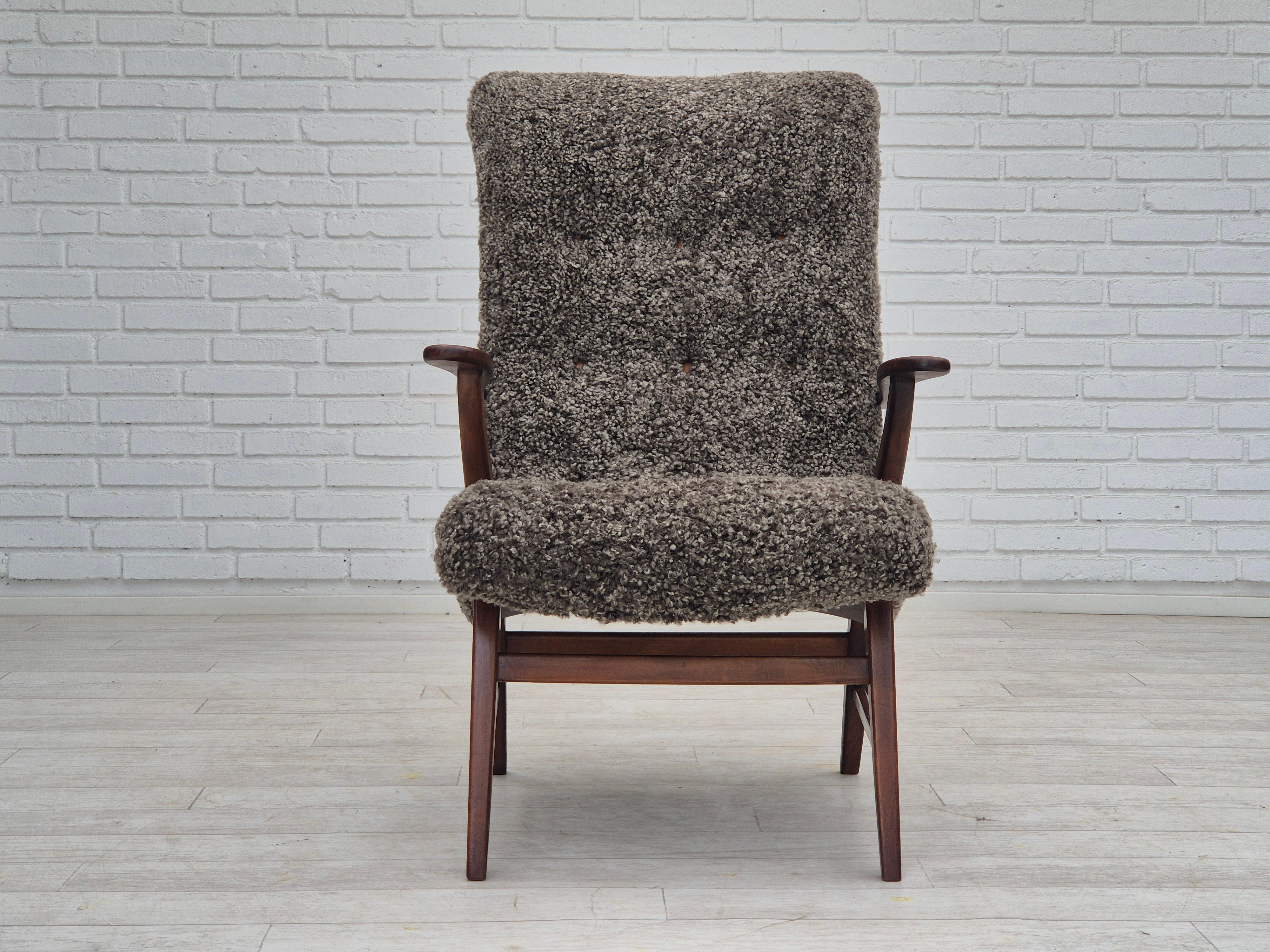 Anni '60, design danese, poltrona ristrutturata, vera pelle di pecora di qualità. in vendita 3