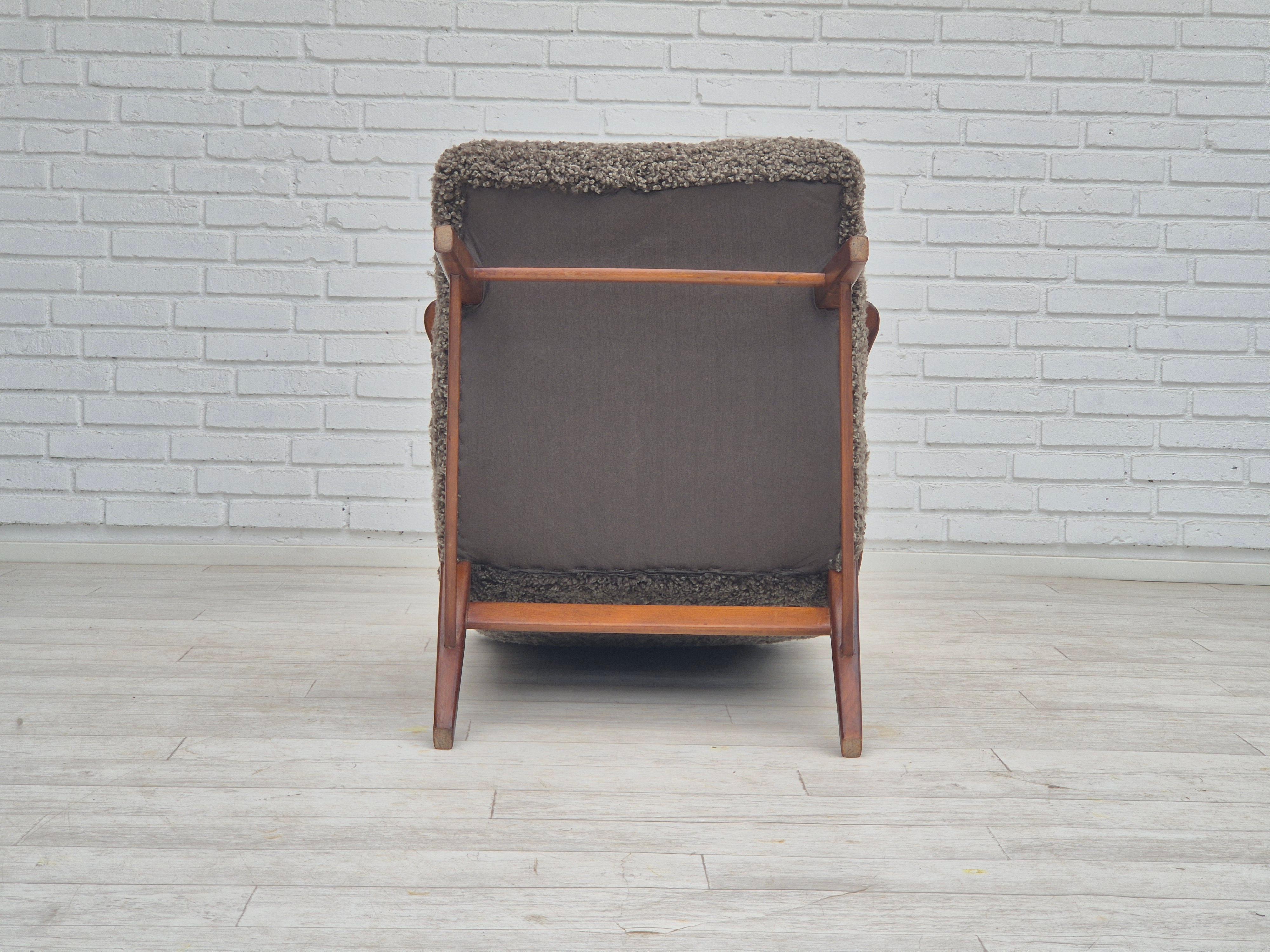Anni '60, design danese, poltrona ristrutturata, vera pelle di pecora di qualità. in vendita 6