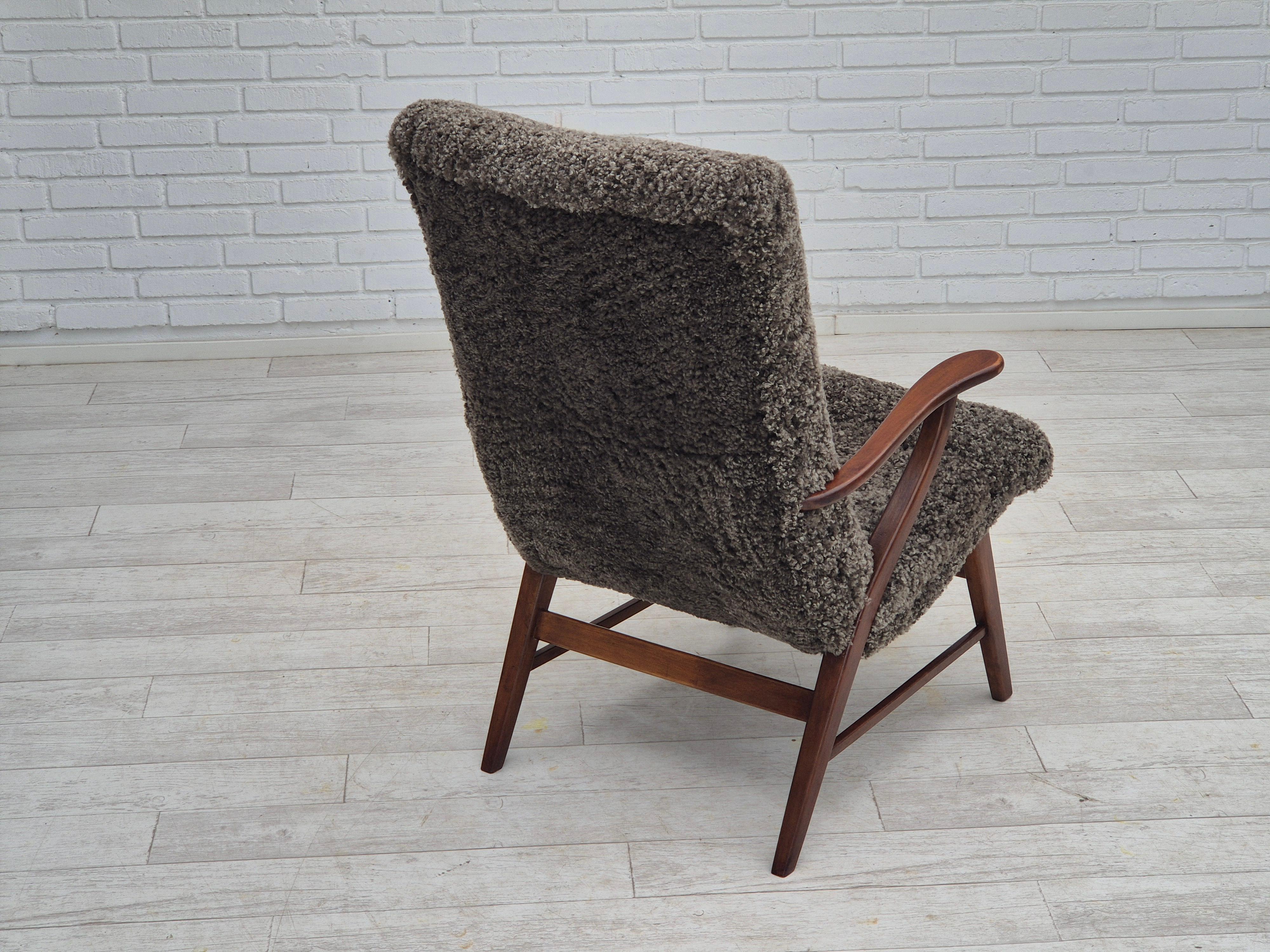 Danese Anni '60, design danese, poltrona ristrutturata, vera pelle di pecora di qualità. in vendita