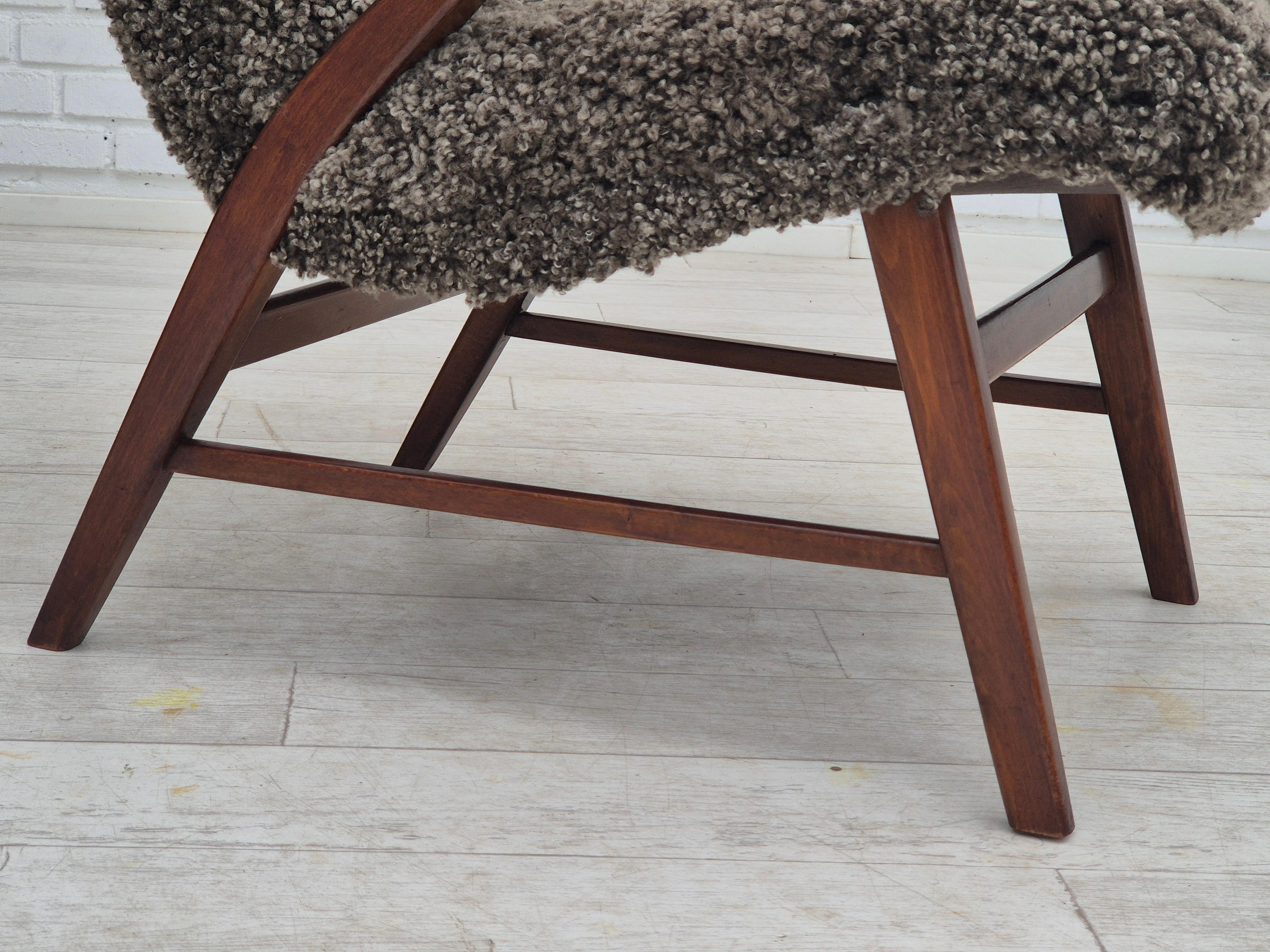 Montone Anni '60, design danese, poltrona ristrutturata, vera pelle di pecora di qualità. in vendita