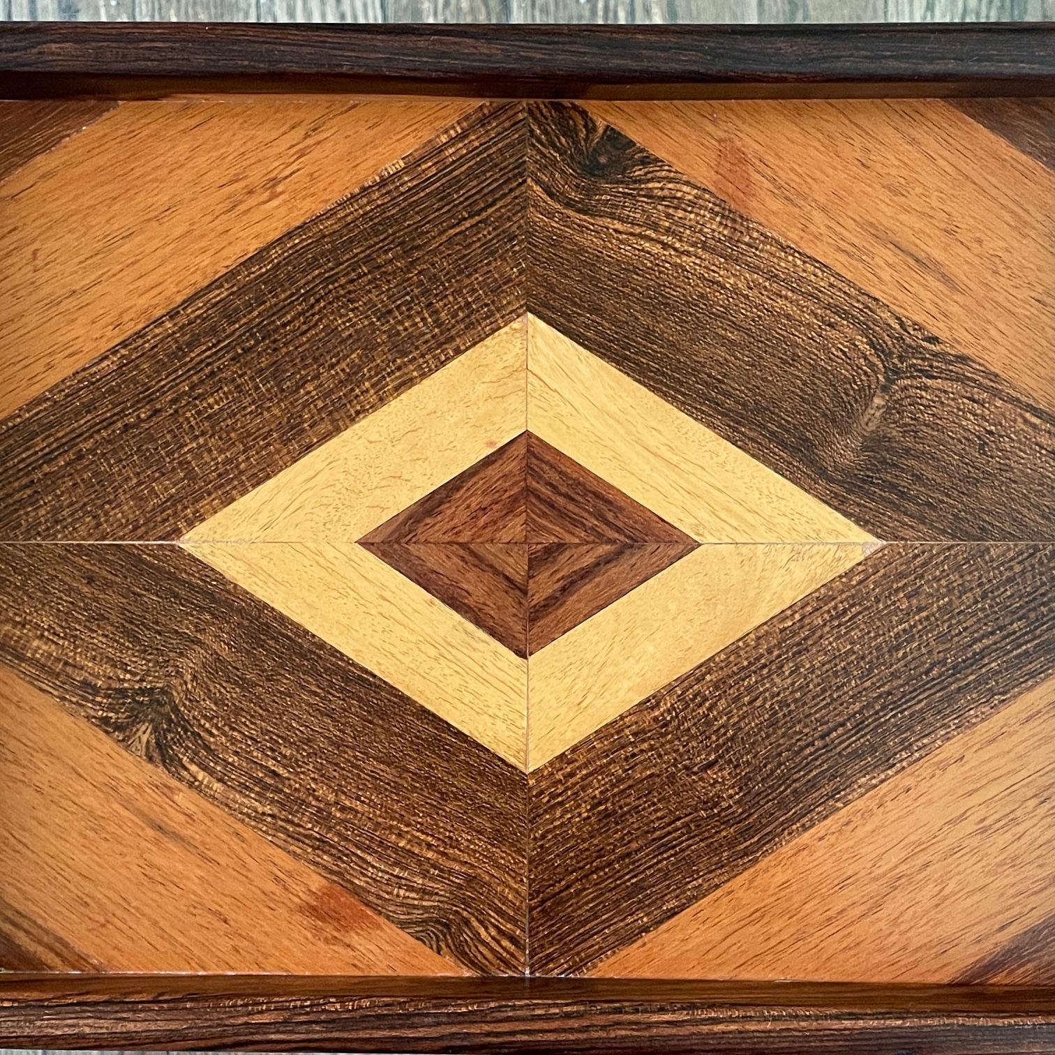 60s Don Shoemaker Bandeja Madera dura mexicana exótica Diamante Motivo geométrico Artesano mediados del siglo XX en venta