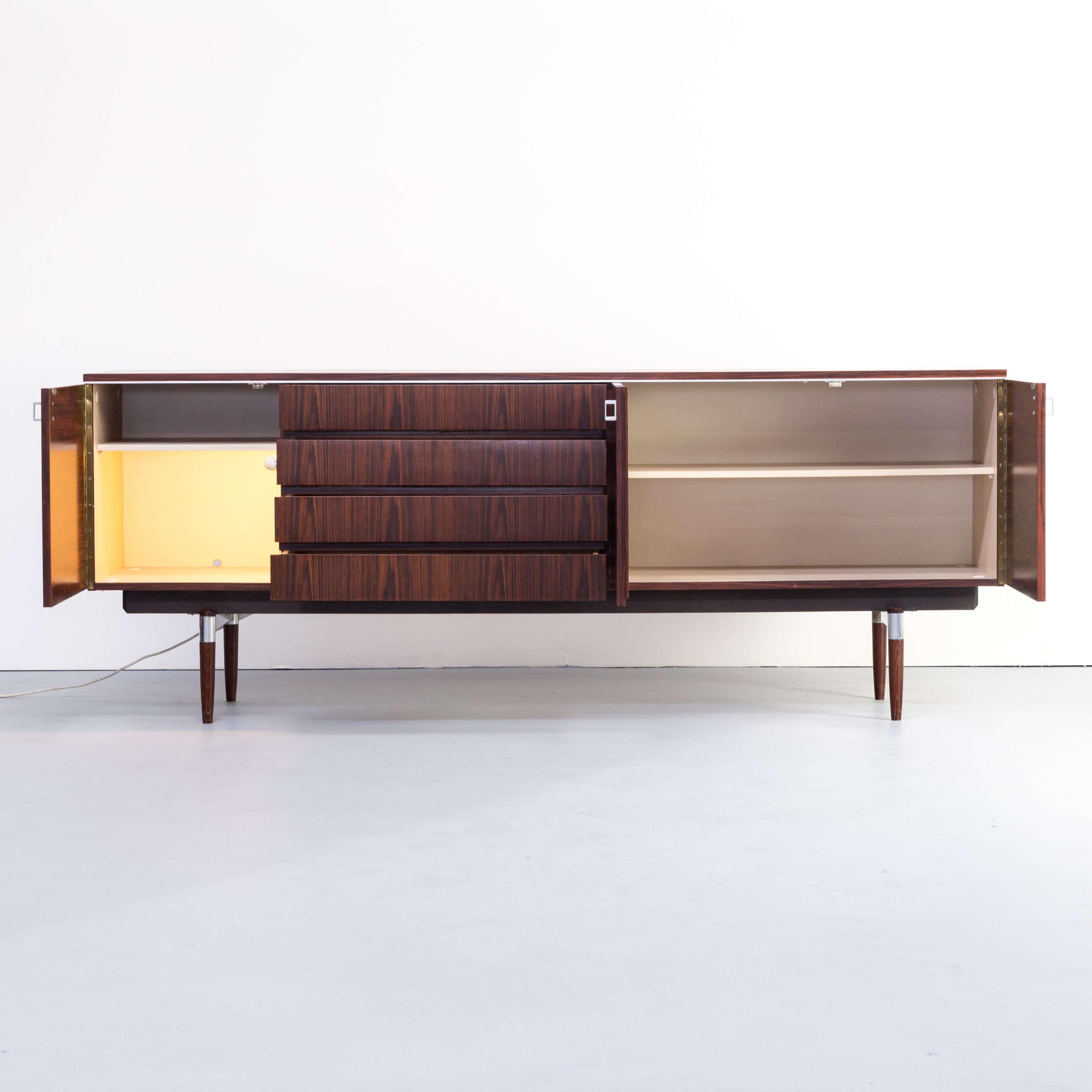 1960s Dutch Modernist Design Rosewood Veneer Sideboard In Good Condition For Sale In Amstelveen, Noord