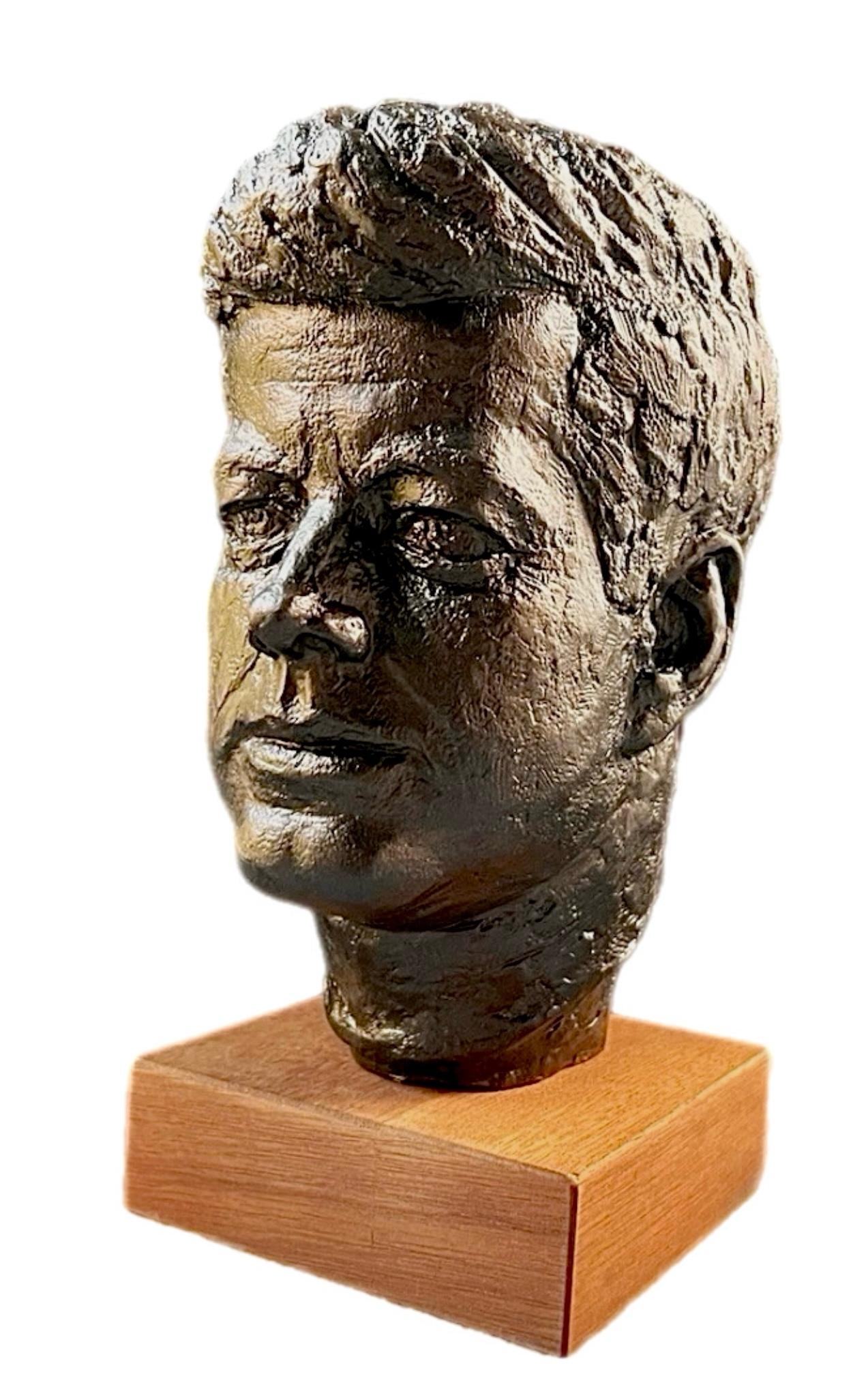 Mid-Century moderno 60s Edward Schillaci Mid Century Modern Historic Art JFK Bust Sculpture in vendita