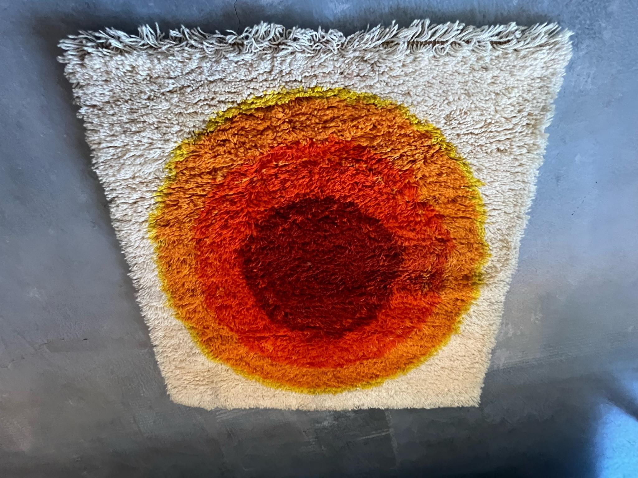 Tappeto EKSPORT WILTON Bullseye anni '60 INUTILIZZATO Mid Century Rya Danish Rug Verner Panton In condizioni ottime in vendita a Los Angeles, CA