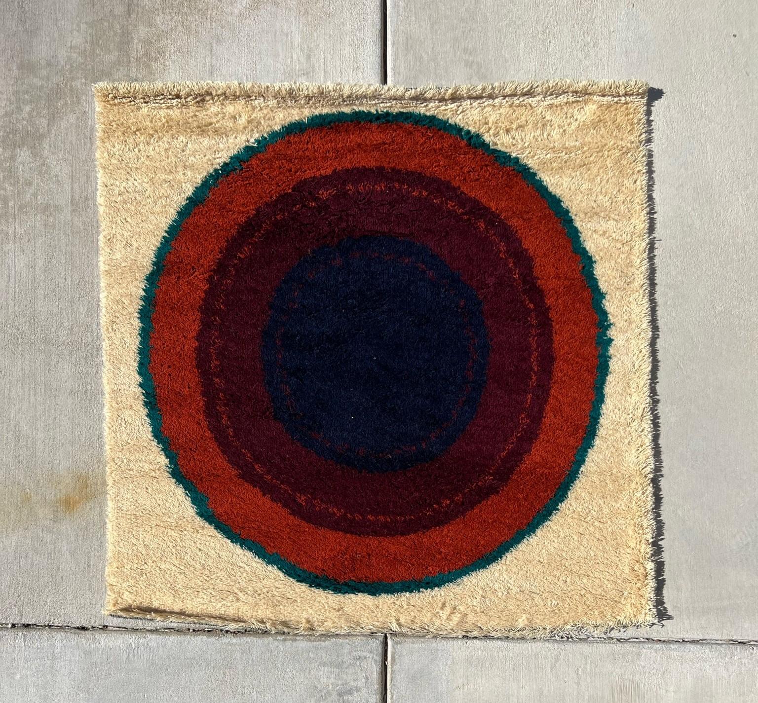 Da una collezione pazzesca che è stata conservata per decenni!
Tappeti vintage anni '60/'70 tutti nuovi e non usati!

Stile WILTON Verner Panton
Tappeto Bullseye Beige Arancione Rosso Rya

Creatore: Hojer Eksport Wilton

100% Autentico!!!


Condit: