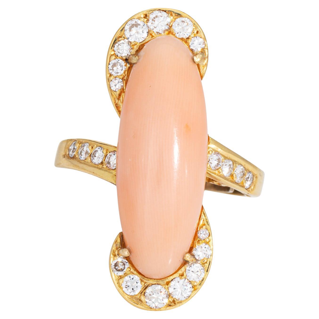 60 Anillo alargado de diamantes y coral de piel de ángel Joyería de cóctel vintage de oro de 18k
