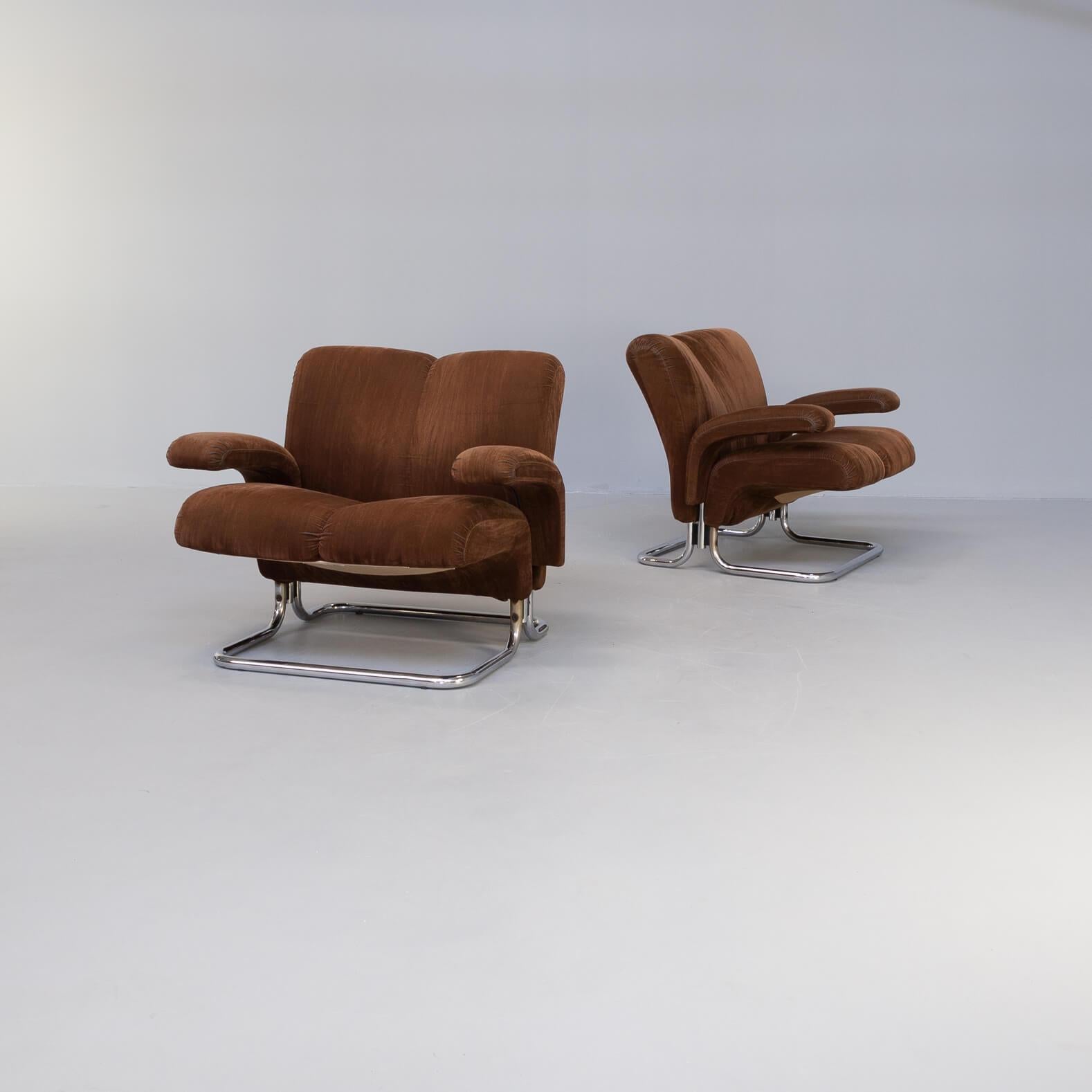 These Istora armchairs are rare, very comfortable and in very good condition. This Isotra model is also part of the Museo del Design collection in Torscana. Very rare to find and highly comfortable to sit in.
We found these chairs in full original