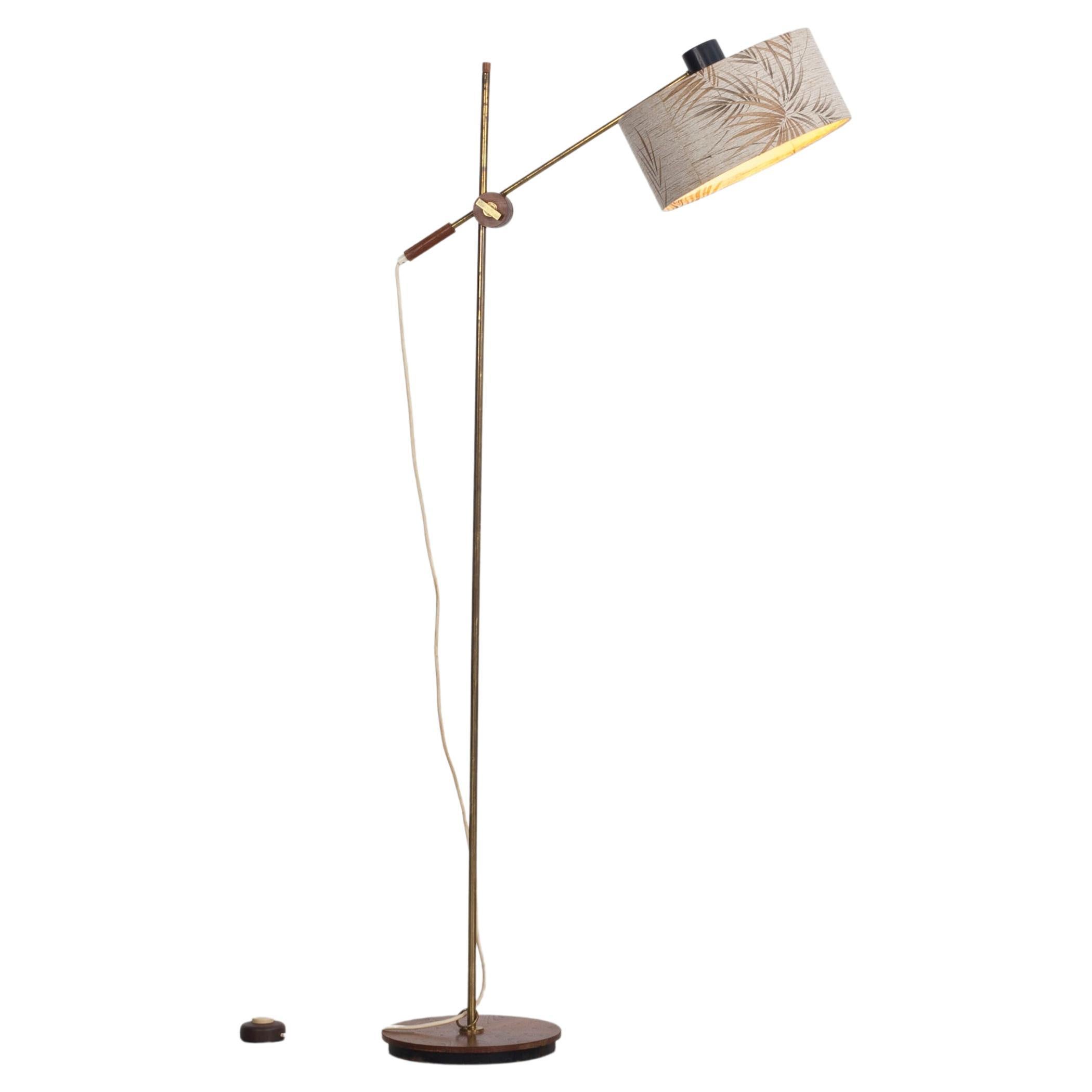 Verstellbare Stehlampe aus den 60er Jahren mit Lampenschirm und verstellbarer Höhe
