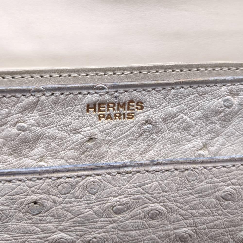 60s Hermès Vintage ivory ostrich leather handbag with gold-tone metal hardware For Sale 3