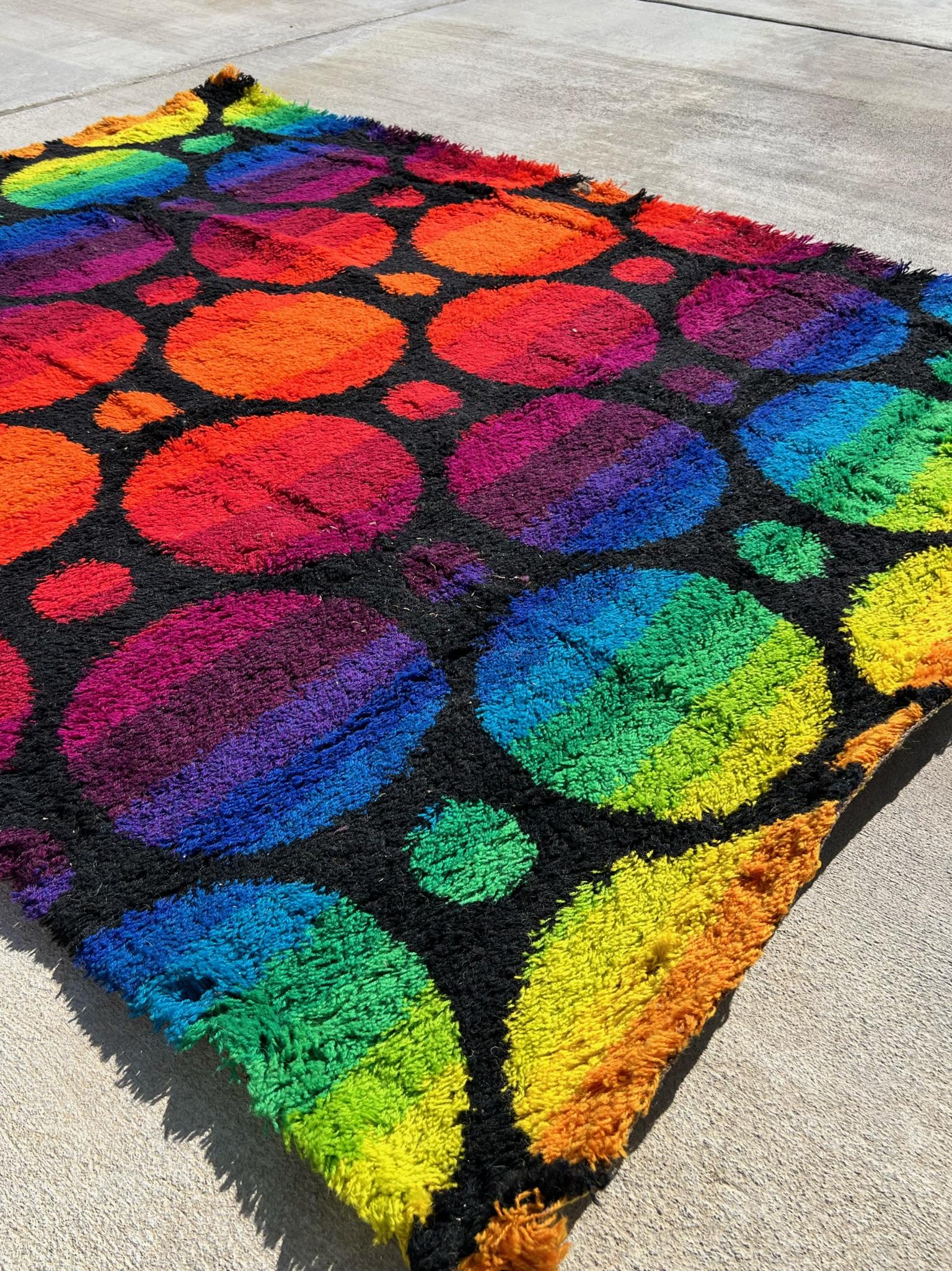 60's HOJER EKSPORT WILTON Mid Century Modern UNUSED LGBT Circles Danish Rya rug (Mitte des 20. Jahrhunderts) im Angebot
