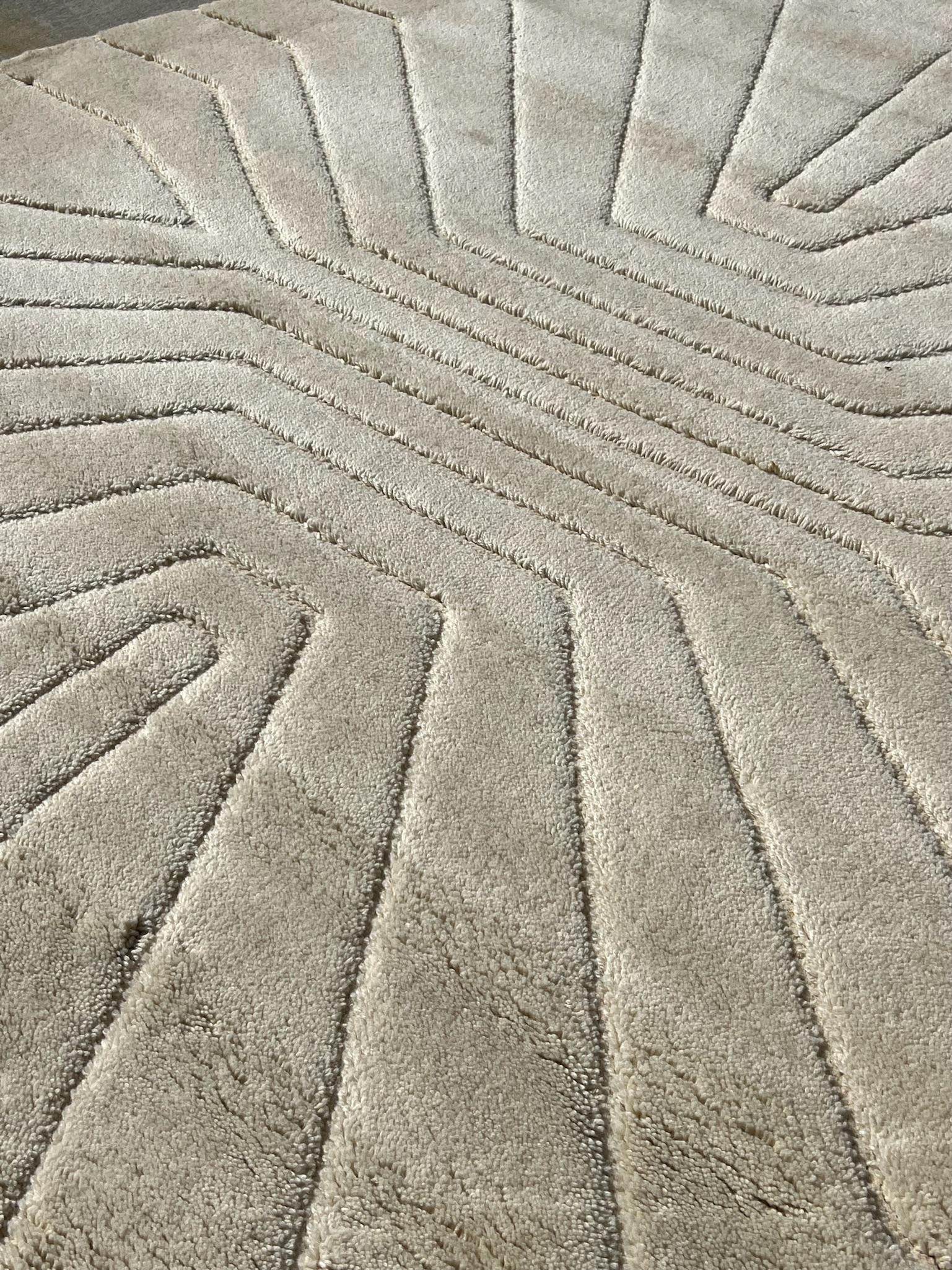 Provenant d'une collection folle qui a été conservée pendant des décennies !
Tous les nouveaux tapis vintage des années 60/70 UNUSED !

Tapis Rya danois WILTON rond crème

Créateur : Hojer Eksport Wilton

100% Authentique ! !!



Condit : Nouveau