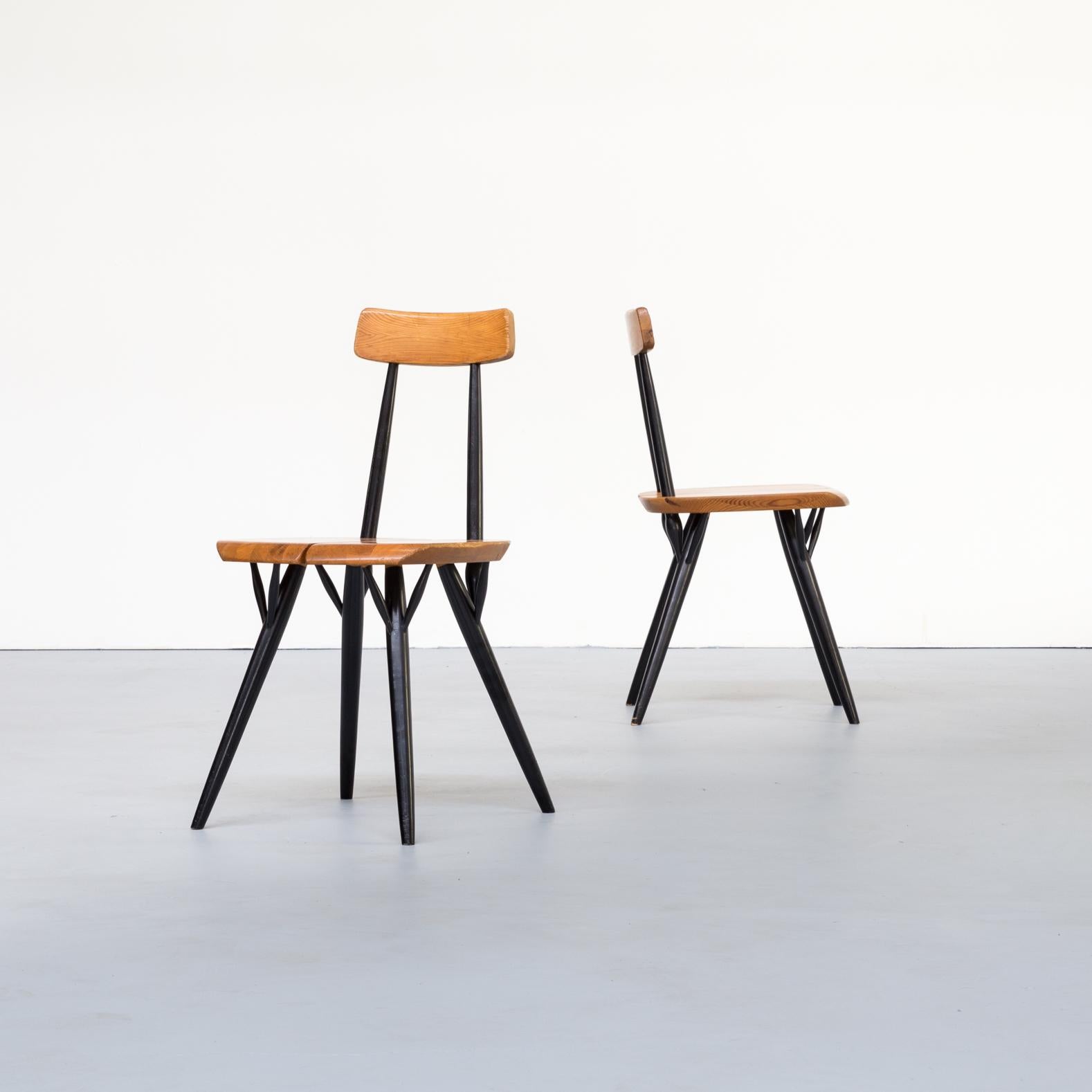 1960s Ilmari Tapiovaara “Pirkka” dining chair for Laukaan Puu, set of 2. Crafted entirely from solid wood, the Pirkka chair combines a birch frame with a pine seat and backrest. The solid lines of the pine elements contrast strikingly with the