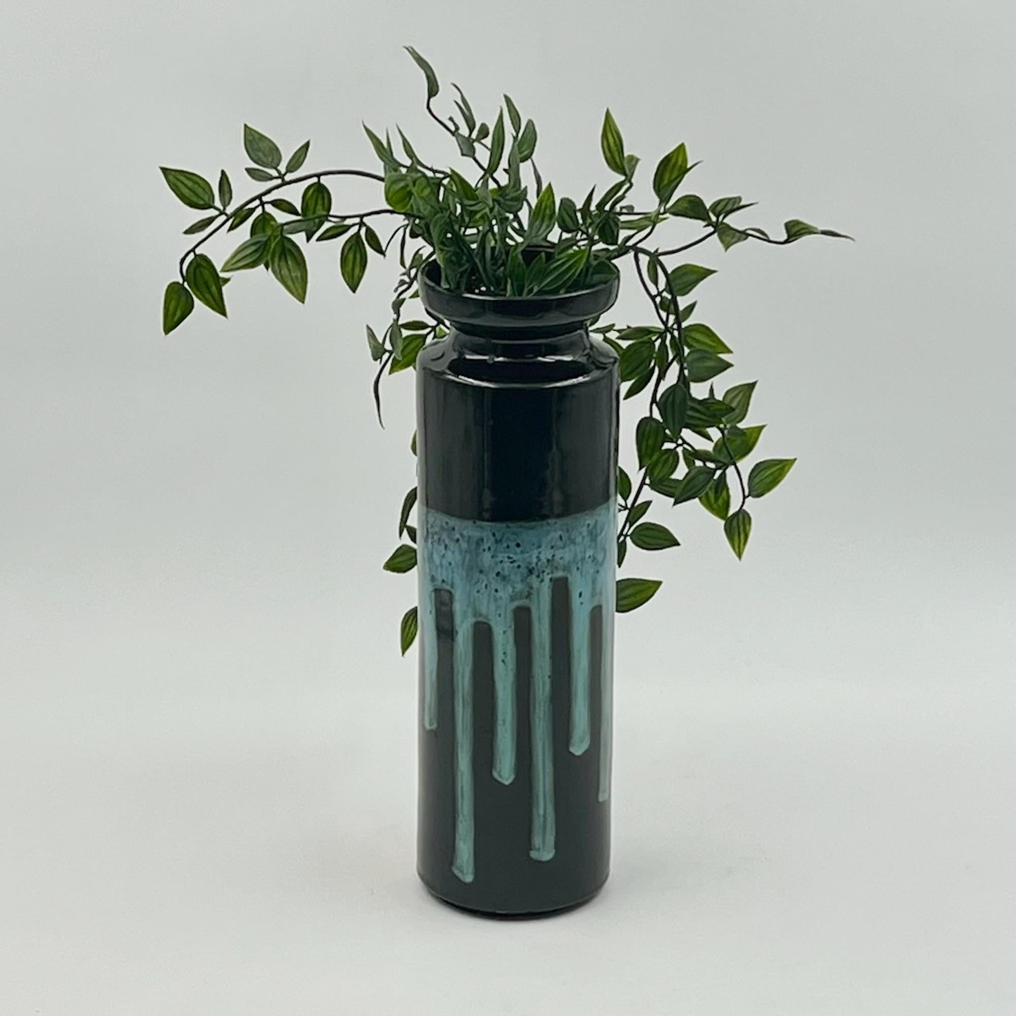 Italiano Vaso in ceramica italiana degli anni '60 di Caruso Politi Recanati - Design nero e turchese in vendita