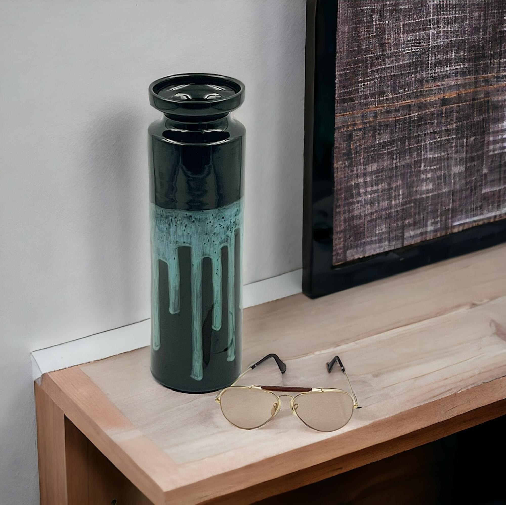 Metà XX secolo Vaso in ceramica italiana degli anni '60 di Caruso Politi Recanati - Design nero e turchese in vendita