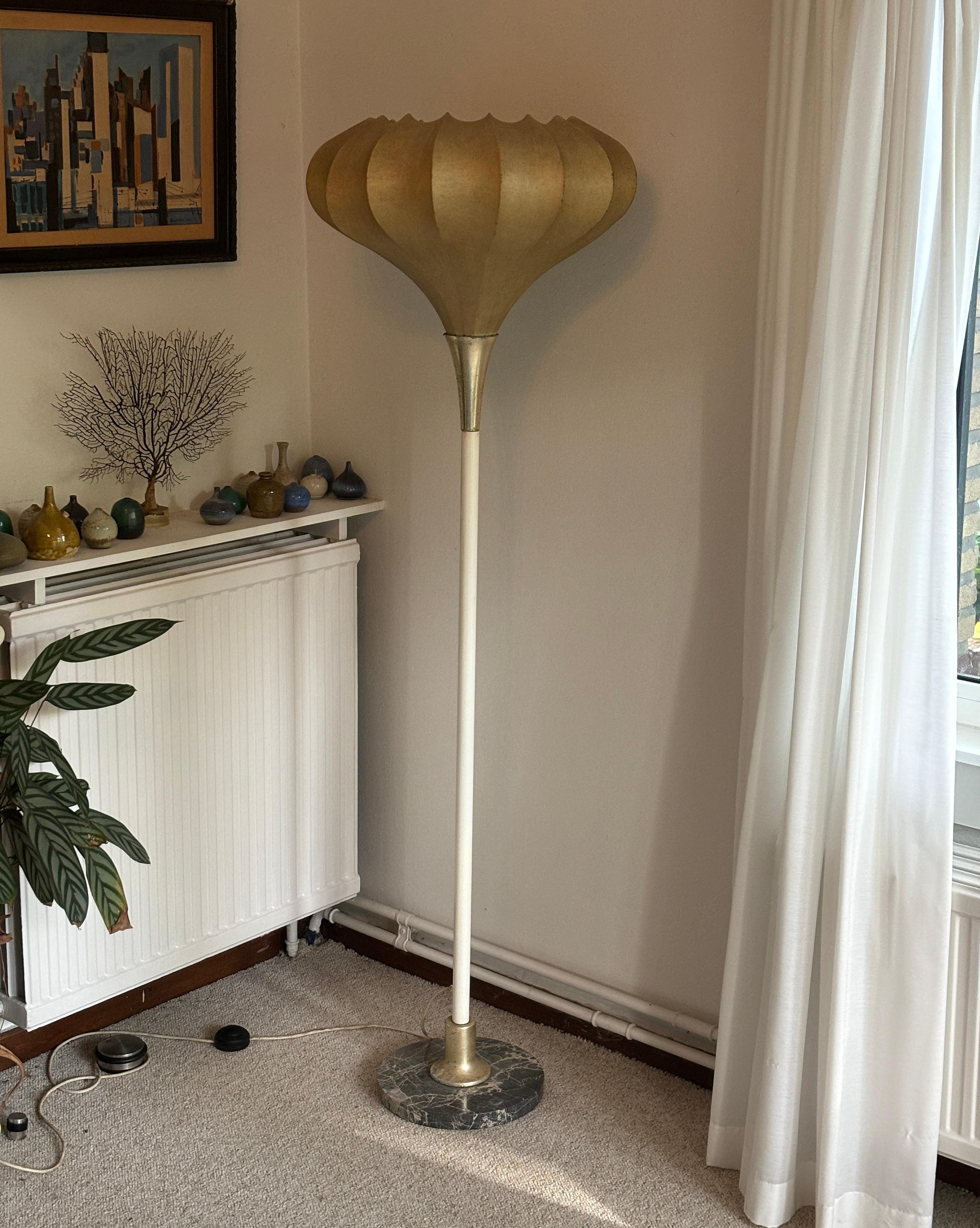 Lampadaire cocon italien des années 60 dans le style de Castiglioni en vente 1