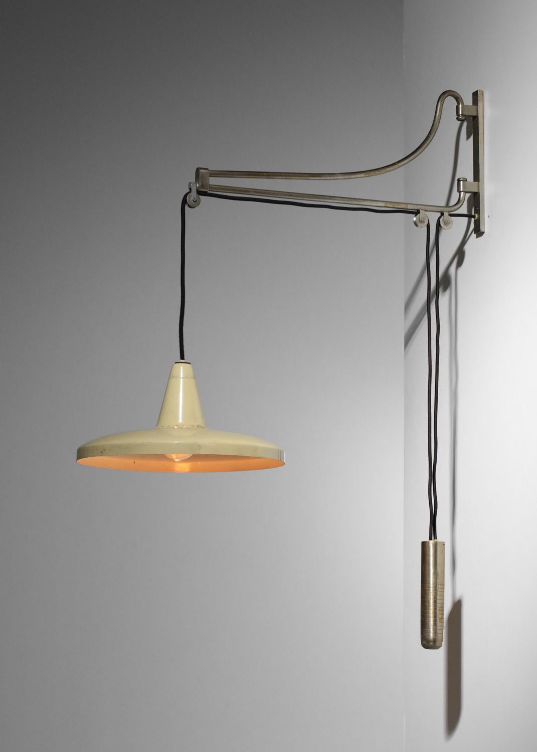 Italienische Wandleuchten mit Gegengewicht aus vernickeltem Messing aus den 60er Jahren (Moderne der Mitte des Jahrhunderts) im Angebot
