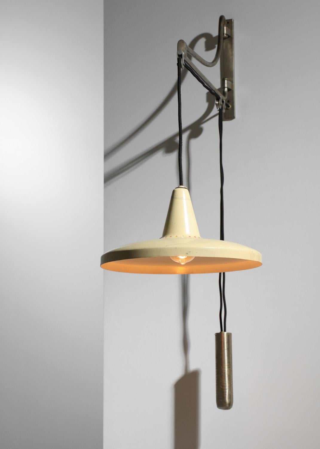Italienische Wandleuchten mit Gegengewicht aus vernickeltem Messing aus den 60er Jahren (Lackiert) im Angebot