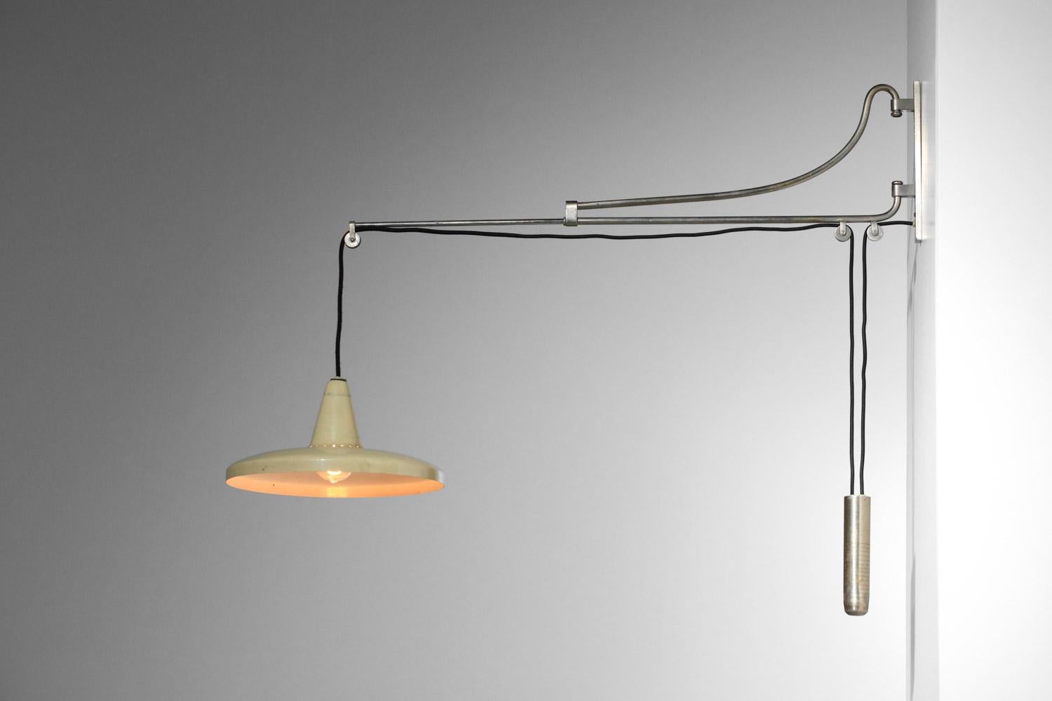 Italienische Wandleuchten mit Gegengewicht aus vernickeltem Messing aus den 60er Jahren im Zustand „Relativ gut“ im Angebot in Ternay, Auvergne-Rhône-Alpes