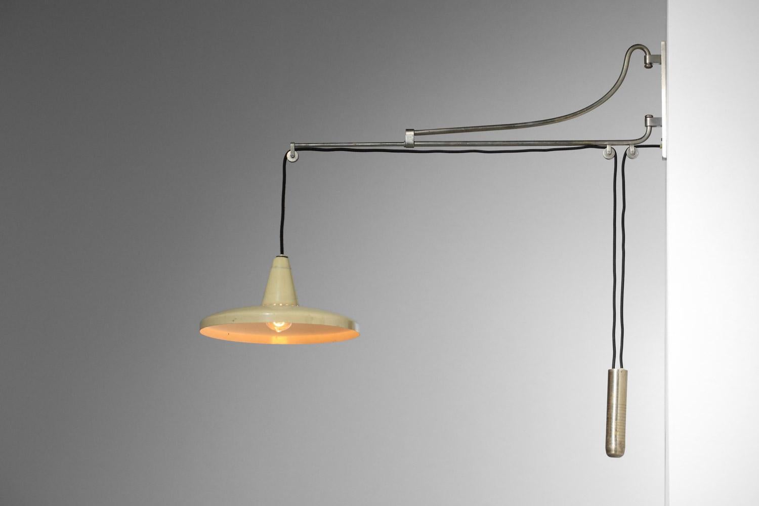 Italienische Wandleuchten mit Gegengewicht aus vernickeltem Messing aus den 60er Jahren (Mitte des 20. Jahrhunderts) im Angebot