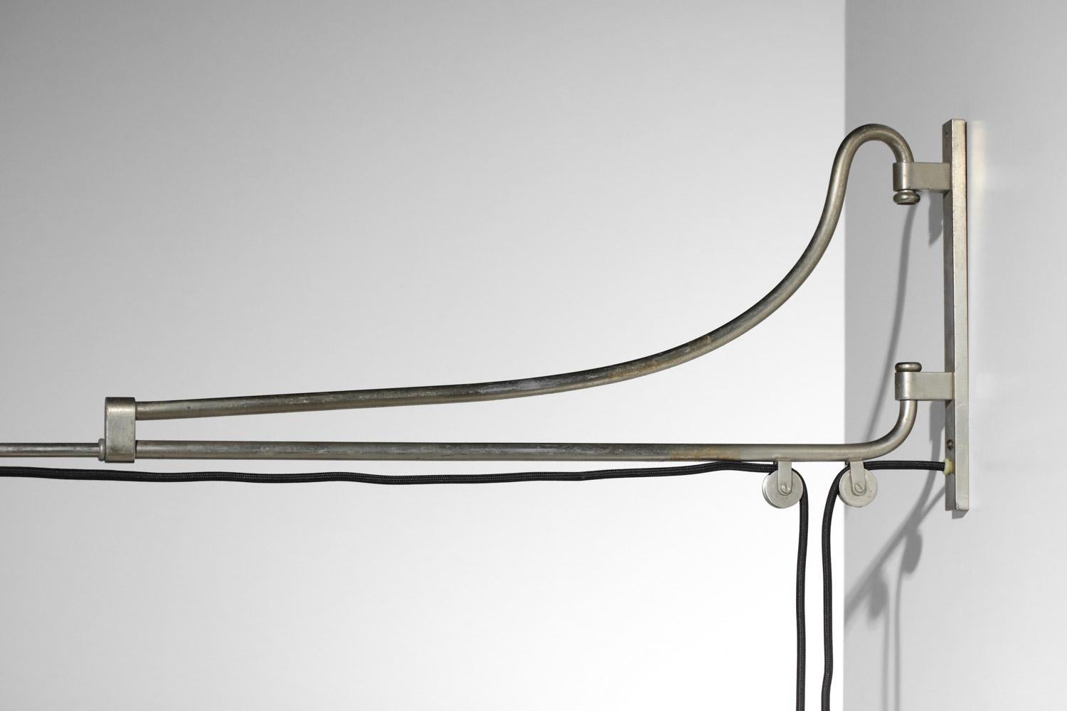 Italienische Wandleuchten mit Gegengewicht aus vernickeltem Messing aus den 60er Jahren (Metall) im Angebot