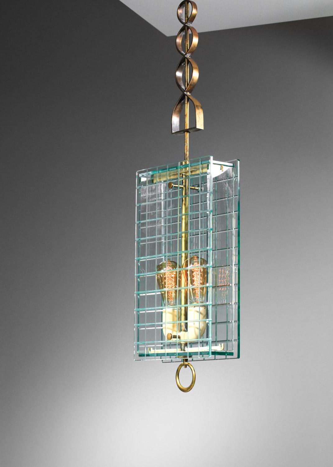 Italienischer Kronleuchter aus Glas und Messing aus den 60er Jahren, Fontana Arte zugeschrieben (Moderne der Mitte des Jahrhunderts) im Angebot