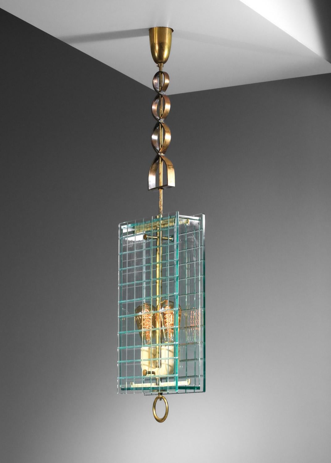 Italienischer Kronleuchter aus Glas und Messing aus den 60er Jahren, Fontana Arte zugeschrieben im Zustand „Gut“ im Angebot in Ternay, Auvergne-Rhône-Alpes