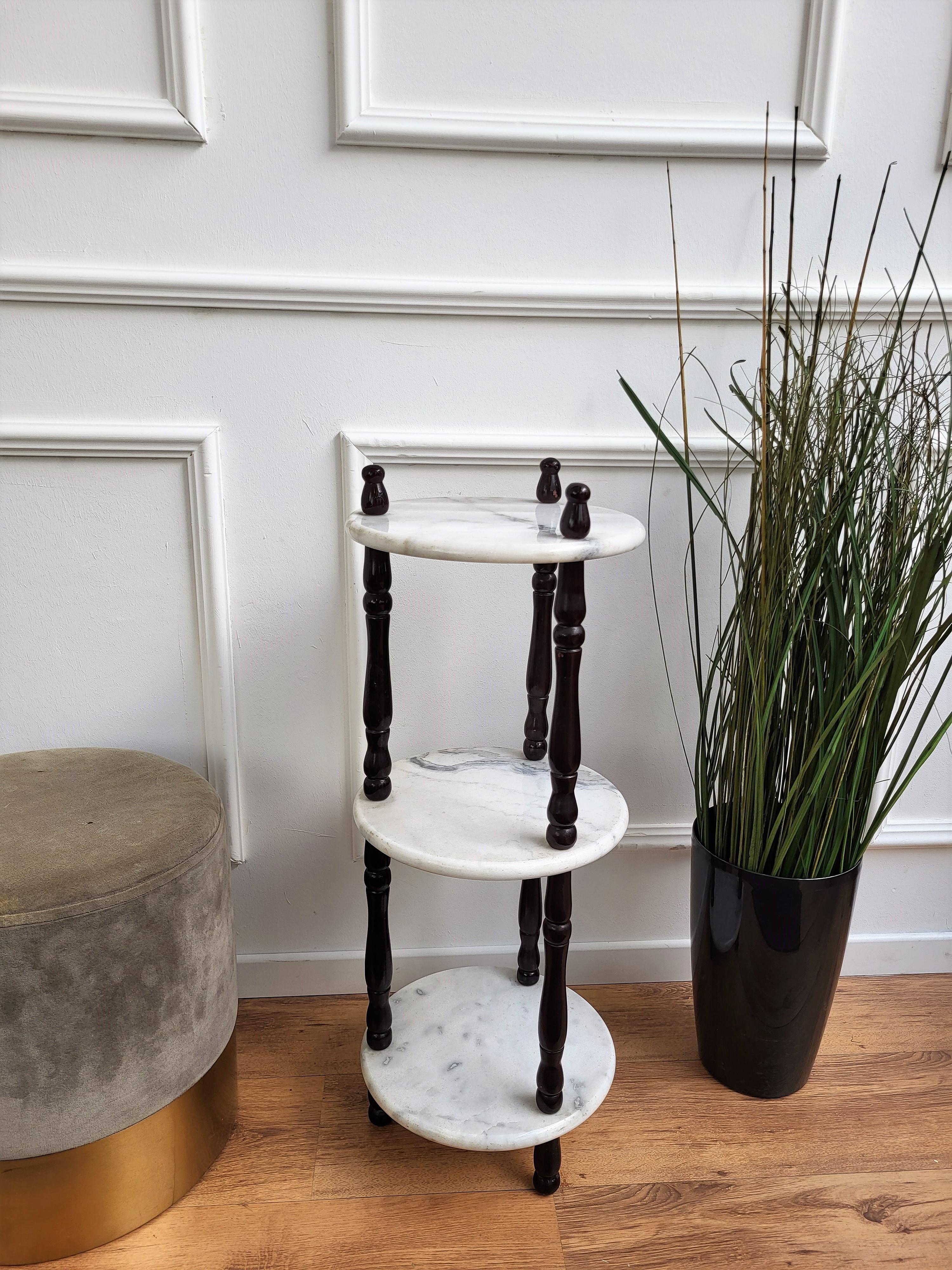 20th Century 60s Italian Three Tiered White Carrara Marble and Wood Small Etagere Side Table For Sale