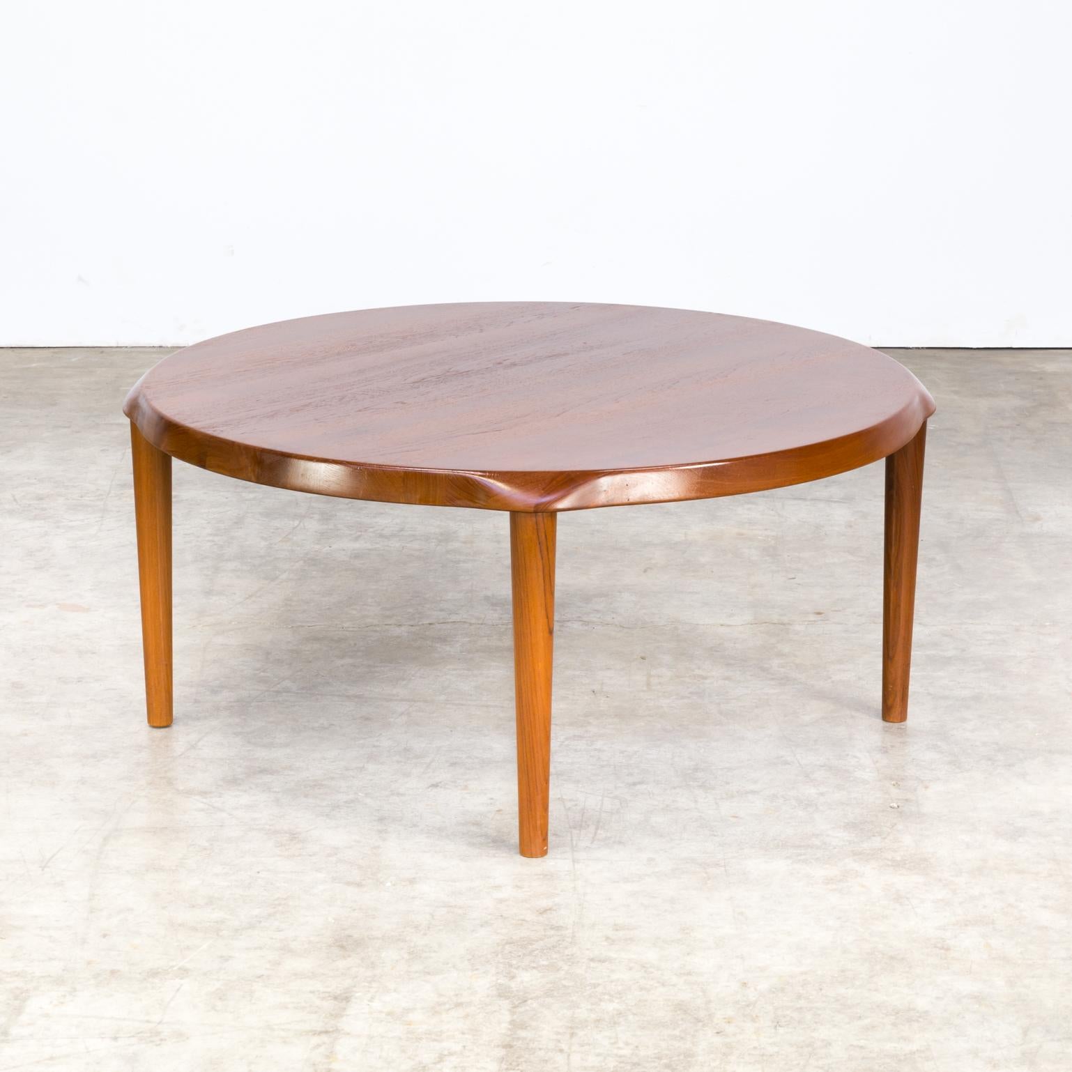 1960s John Boné teak round coffee table for Mikael Laursen. Good condition, consistent with age and use.