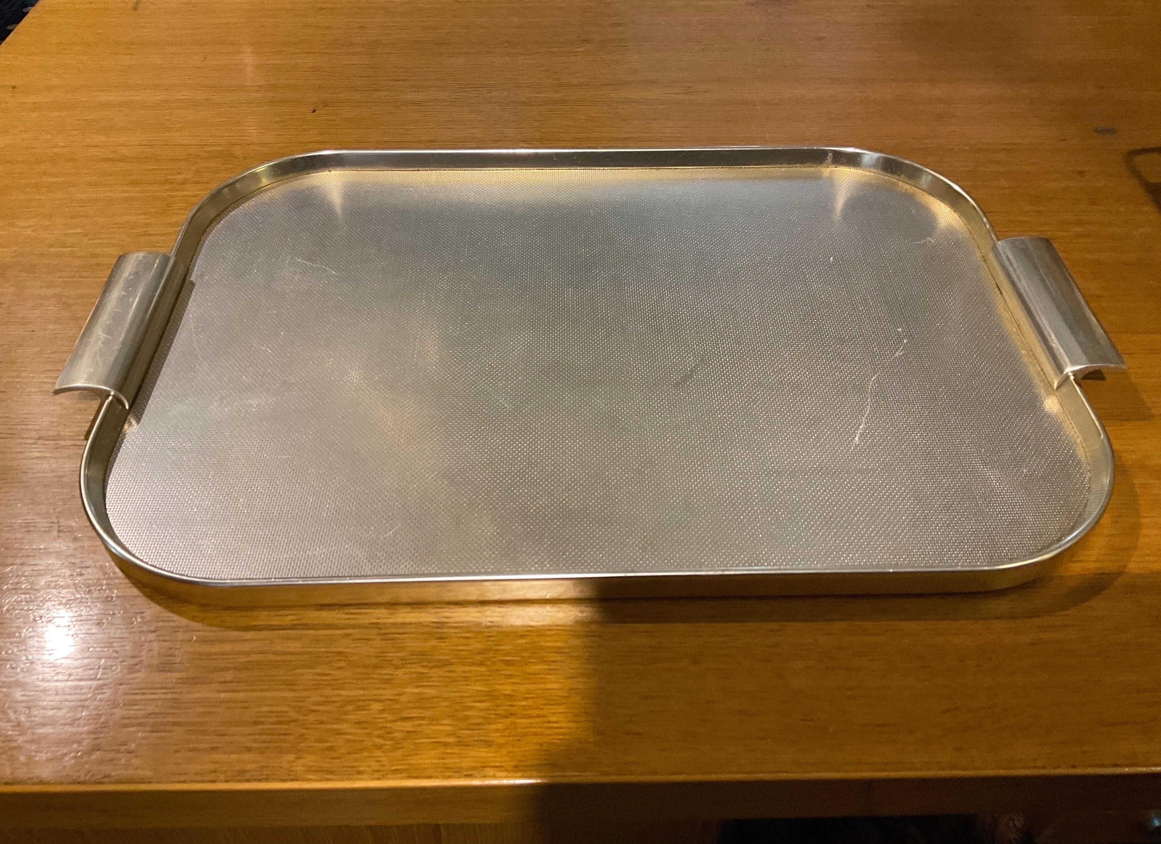 Bandeja de aluminio Kaymet de los años 60 en buen estado con desgaste causado por los años y el uso. Por favor, mira atentamente las imágenes adjuntas.