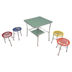 Table pour enfants des années 60 avec 4 chaises pliantes colorées - Ensemble de meubles vintage pour enfants