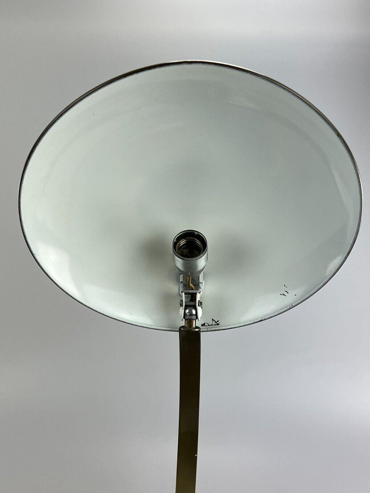 Lampada anni '60 Kaiser Idell Lampada da tavolo 6751 Ottone Design di metà secolo in vendita 4