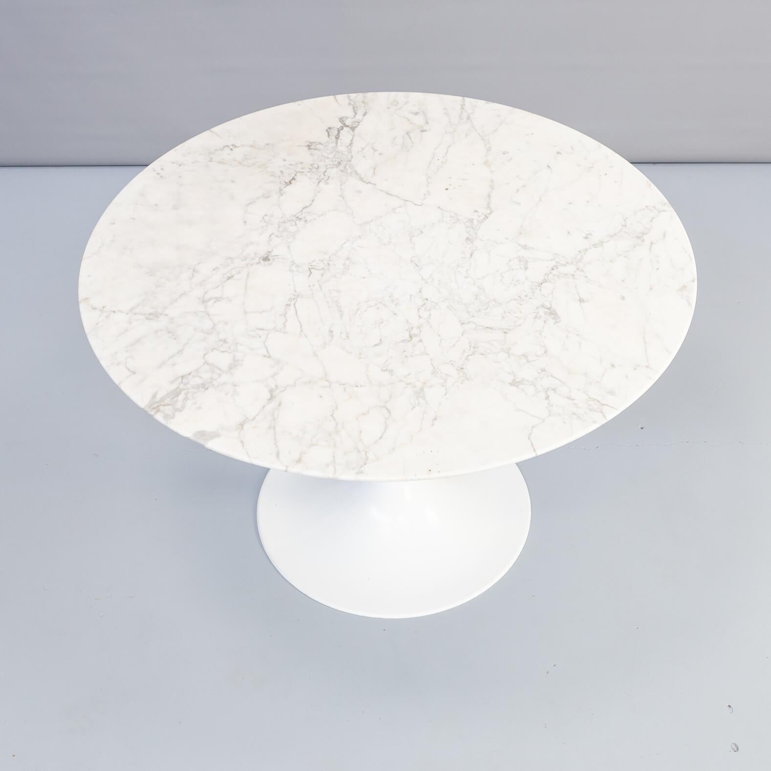 1960s Marble Round Table on Trumpet Foot Attr Rudi Bonzanini In Good Condition For Sale In Amstelveen, Noord