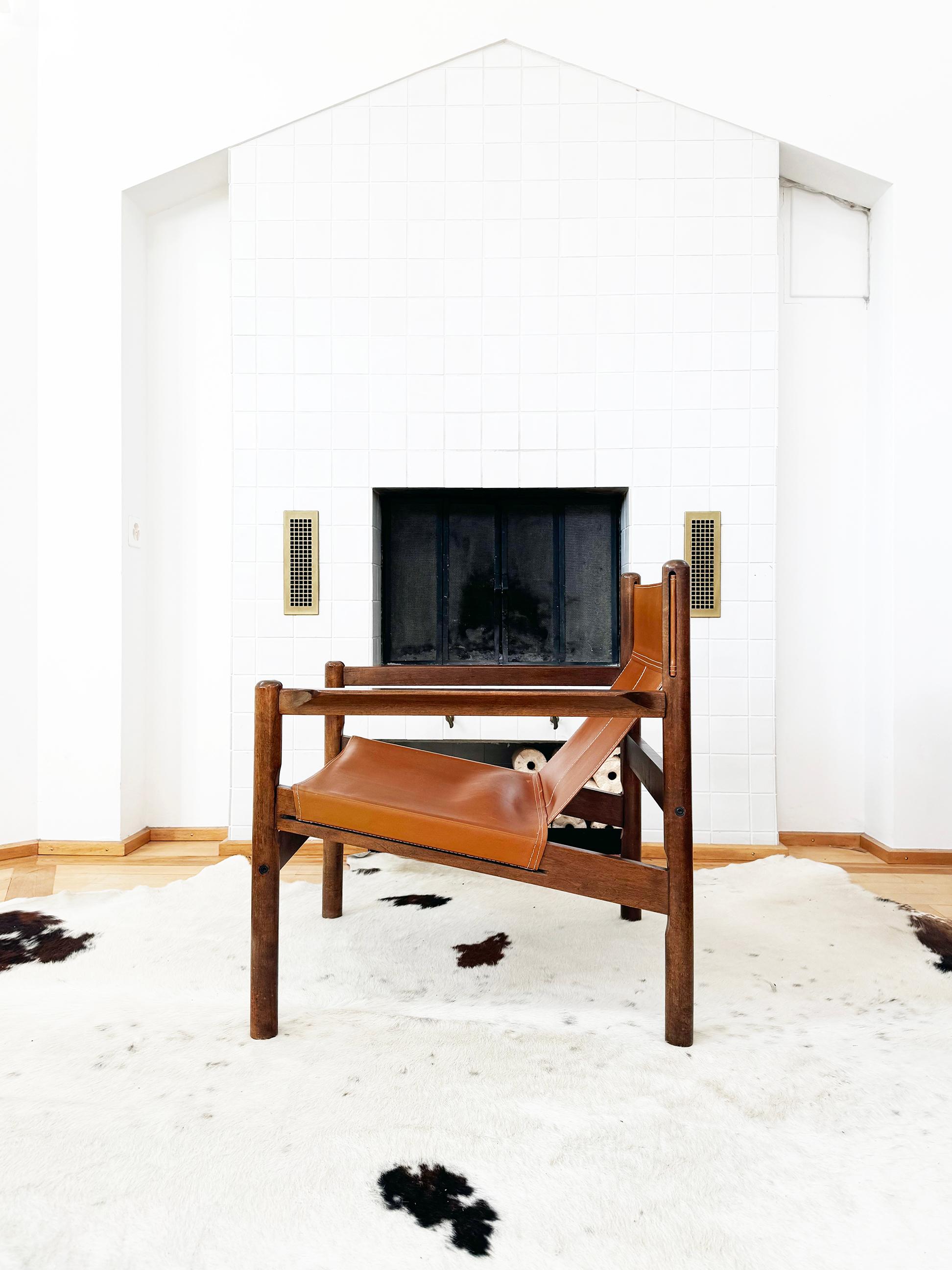 Mid-Century moderno 60s Michel Arnoult Brazilian Roxinho Leather + Wood Sling Lounge Chair, EX Cond! in vendita