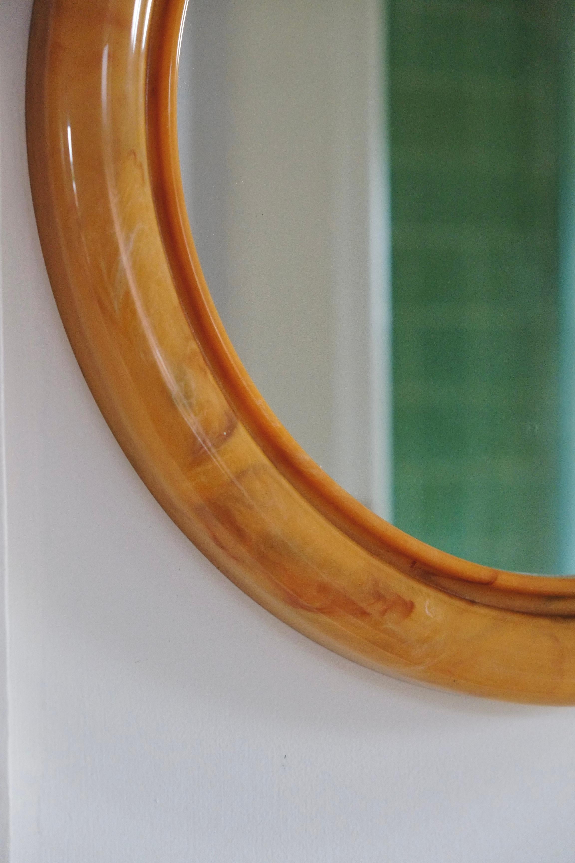 60's Mid Century Retro English Butterscotch Marbled Round Bathroom Mirror  For Sale 1