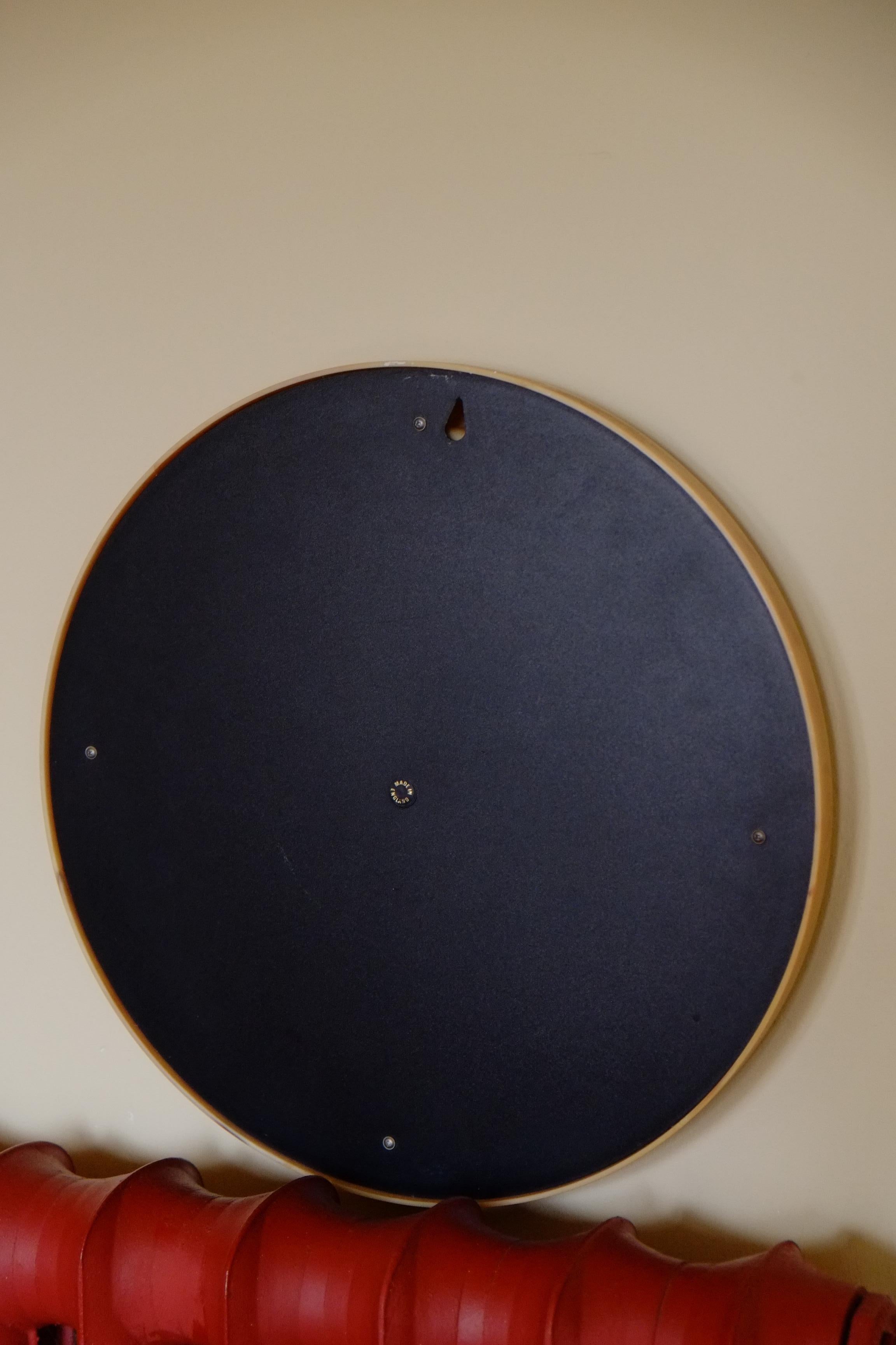 60's Mid Century Retro English Butterscotch Marbled Round Bathroom Mirror  For Sale 3