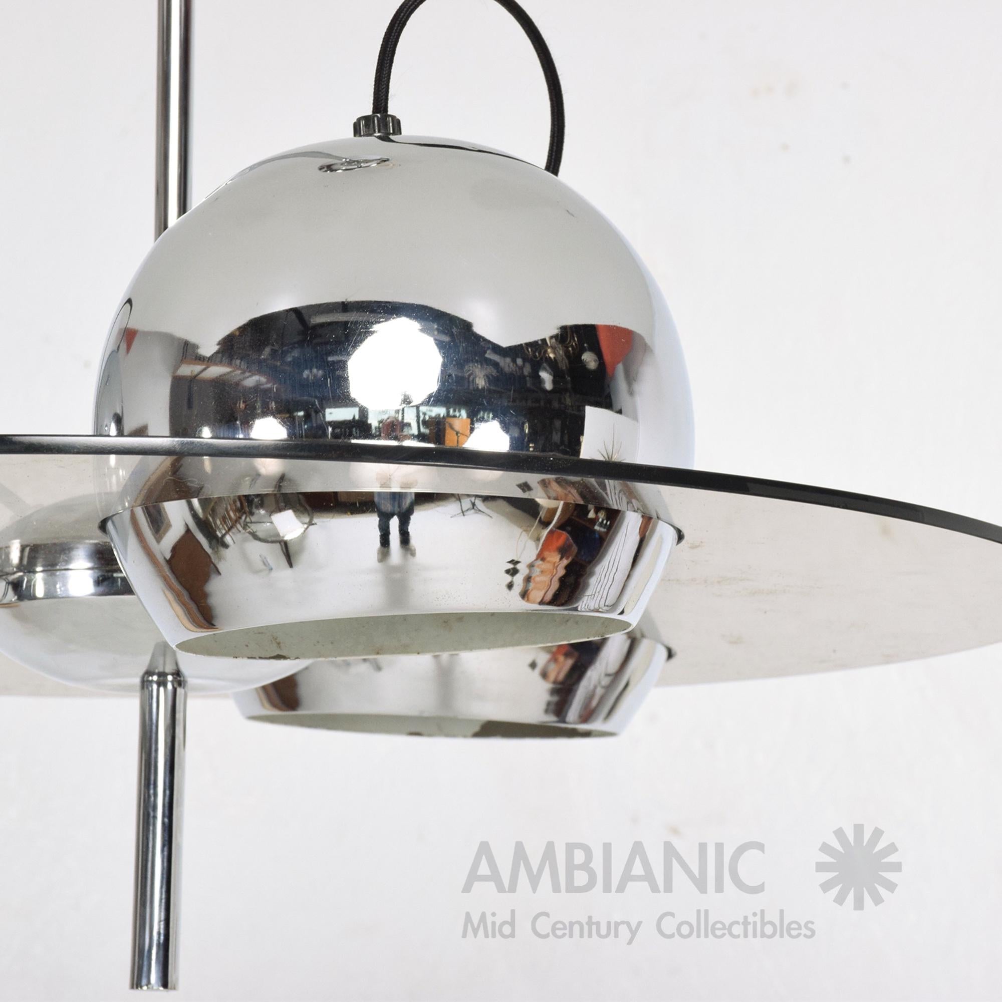 Lightolier Directional 3-Licht-Kugel-Pendelleuchte aus Chrom und Lucite, 1960er Jahre (Moderne der Mitte des Jahrhunderts) im Angebot