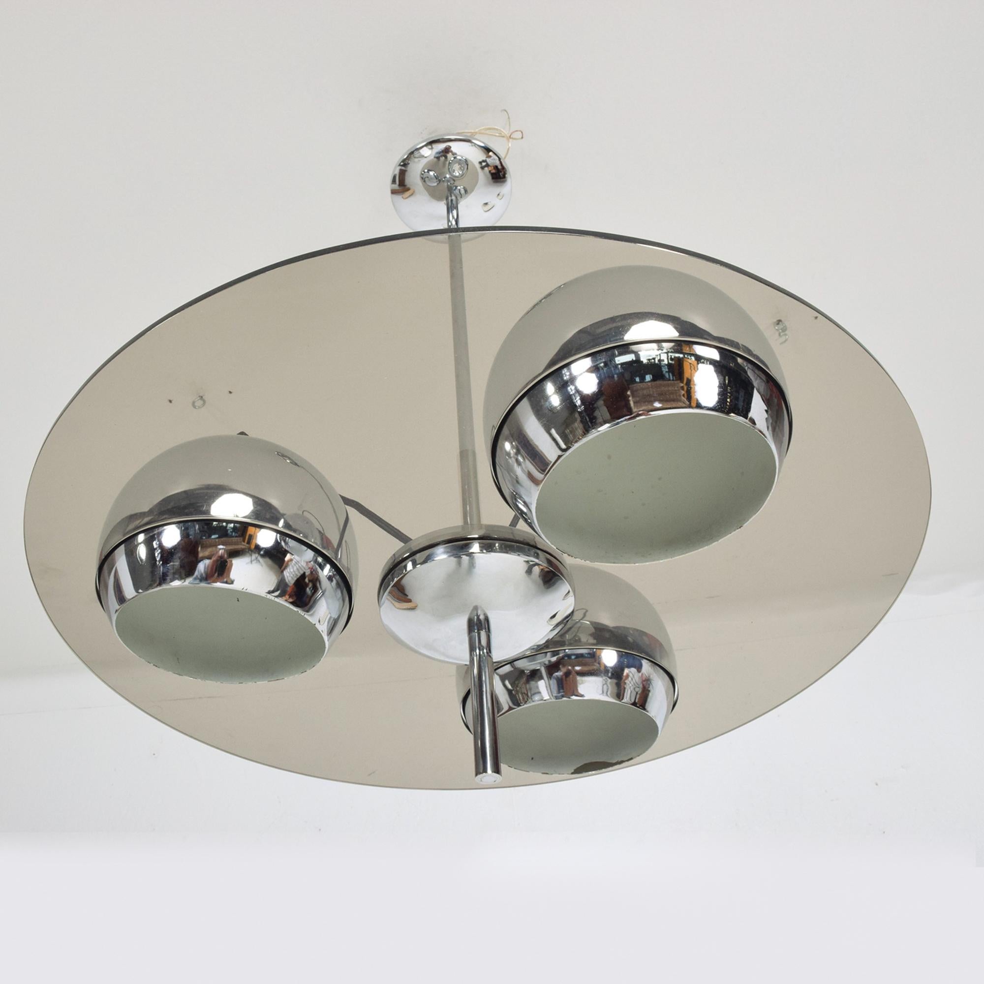 1960s Lightolier Directional 3 Light Globe Pendant Lamp Chrome & Lucite In Good Condition For Sale In Chula Vista, CA