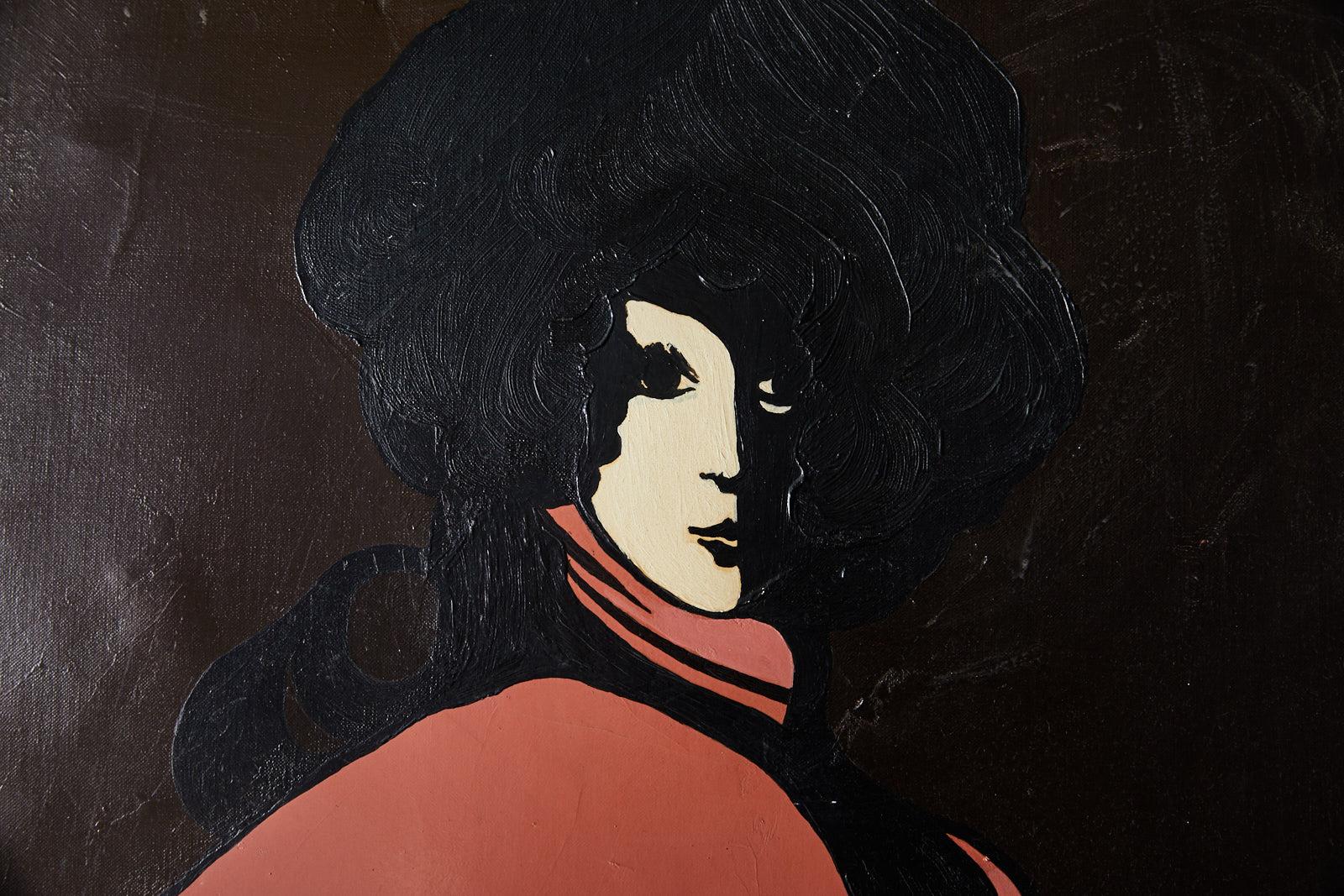 Portrait stylisé d'une femme du milieu du 20e siècle, inspirée de Twiggy et des années 1960. L'arlequin noir et blanc porte un chemisier corail fluide accentué par des ombres noires dramatiques et se détache du fond brun chocolat. L'huile sur toile