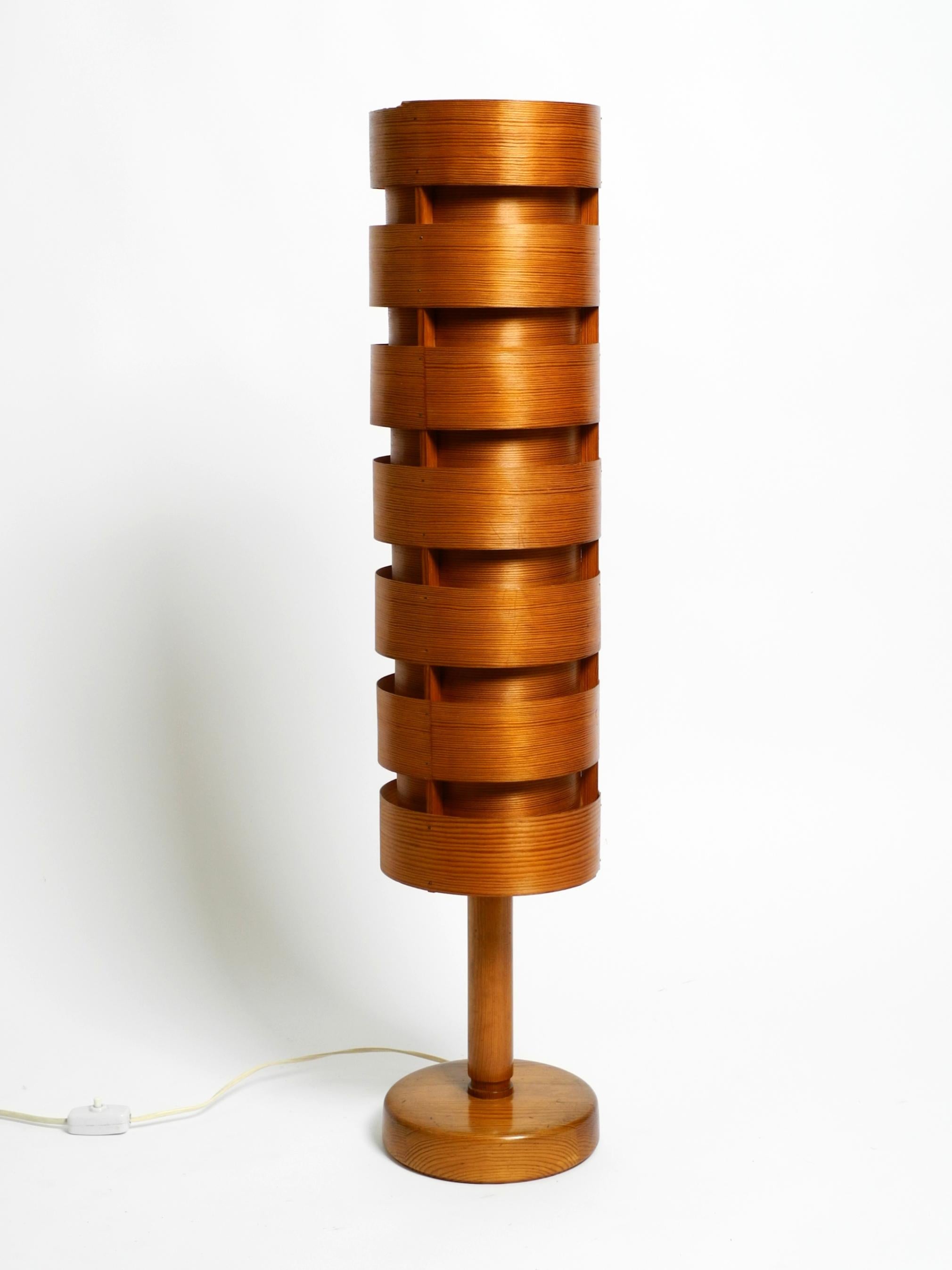60er Jahre Stehlampe aus Kiefernfurnier von Hans-Agne Jakobsson  AB Ellysett - Markaryd  (Moderne der Mitte des Jahrhunderts) im Angebot