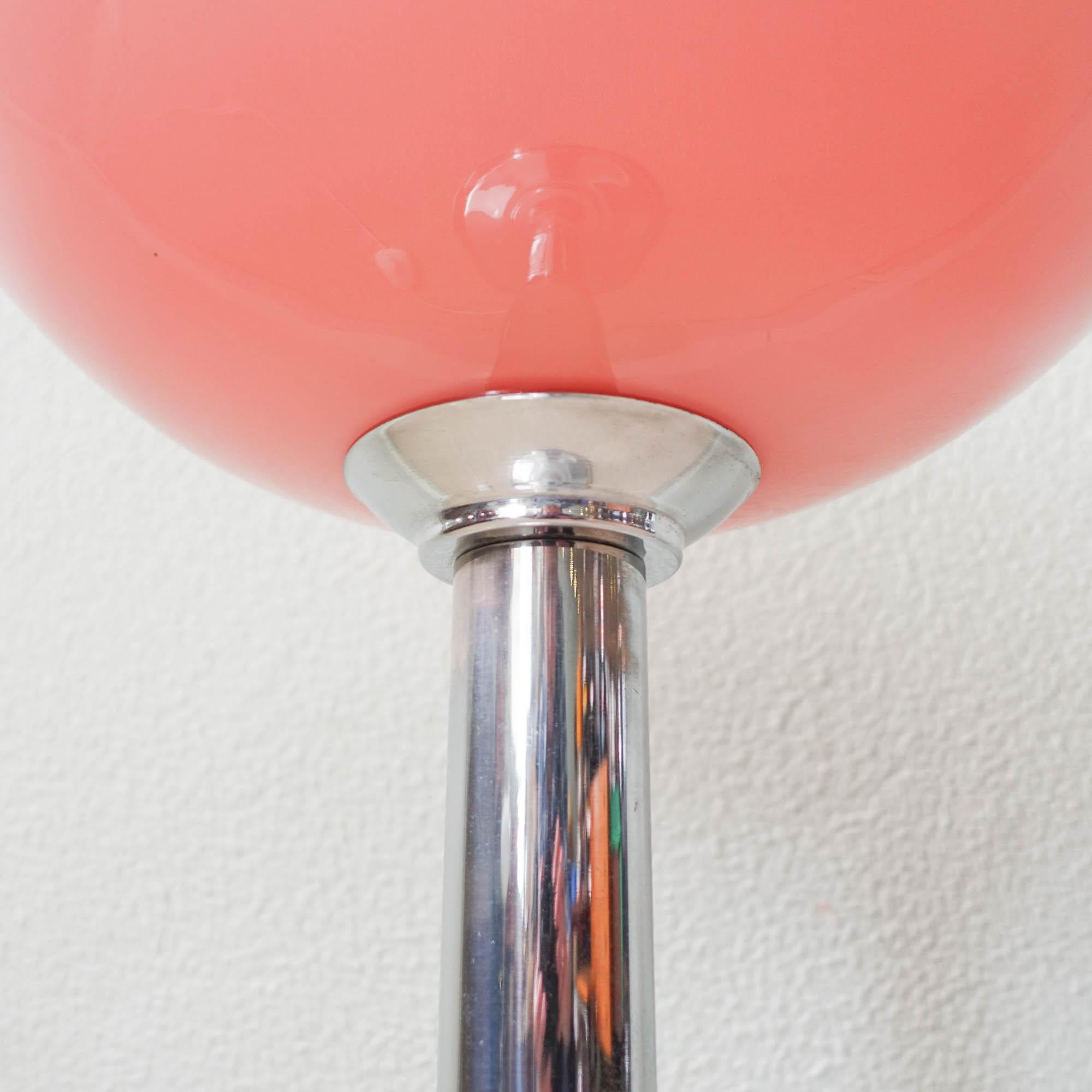 60er Jahre Rosa Portugiesisch Opalglas Aschenbecher Lampe im Angebot 4