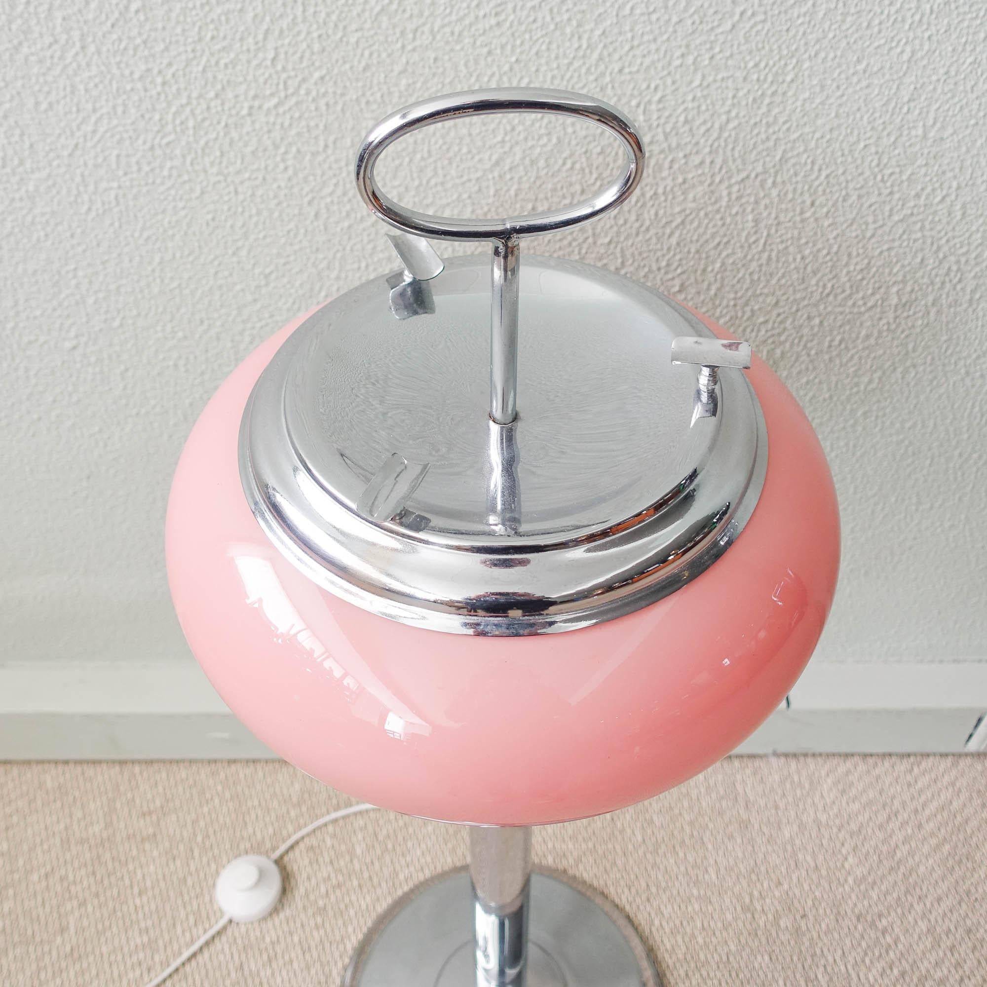 60’s Pink Portuguese Opaline Glass Ashtray Lamp In Good Condition For Sale In Lisboa, PT