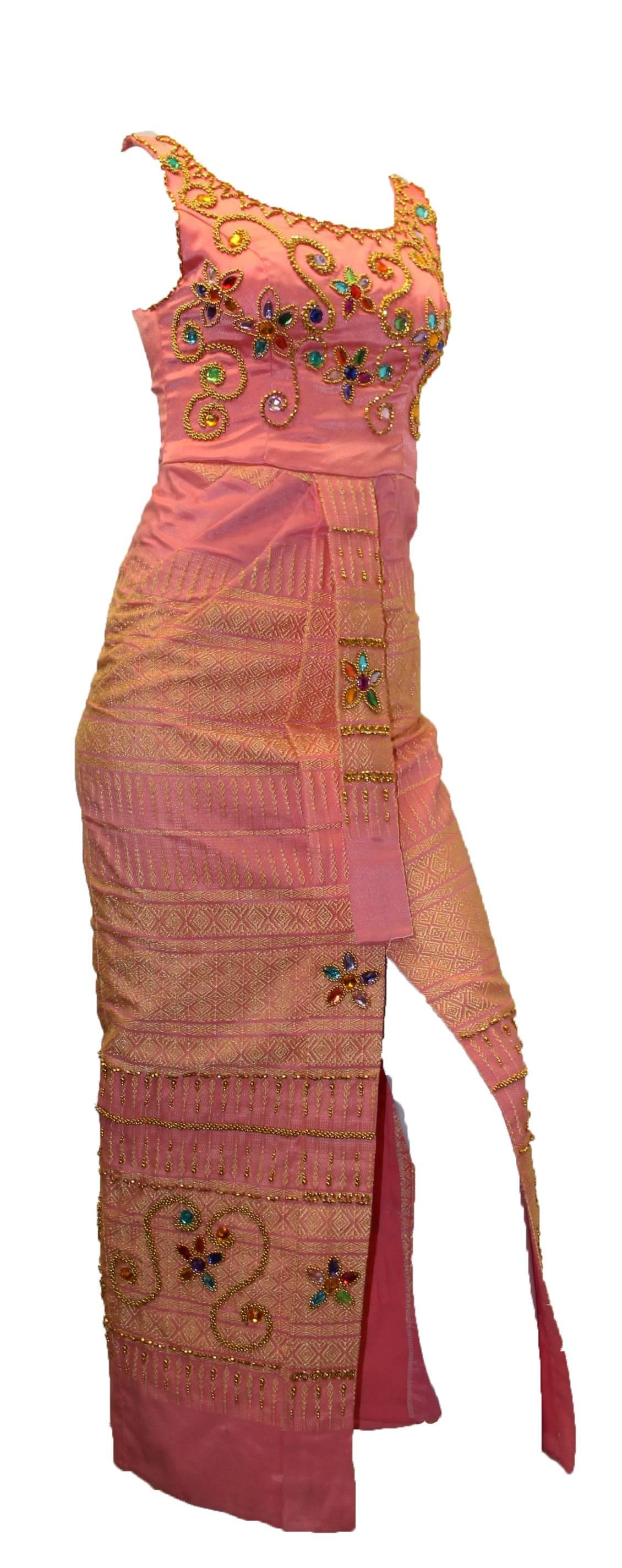 Vestido de noche de satén rosa de los años 60 bordado y con cuentas a mano Rosa en venta